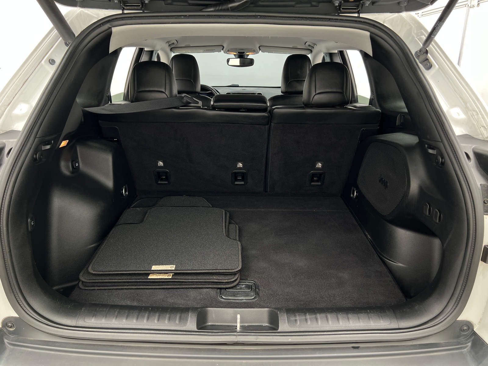 Thumbnail: 2019 Jeep Cherokee - 6