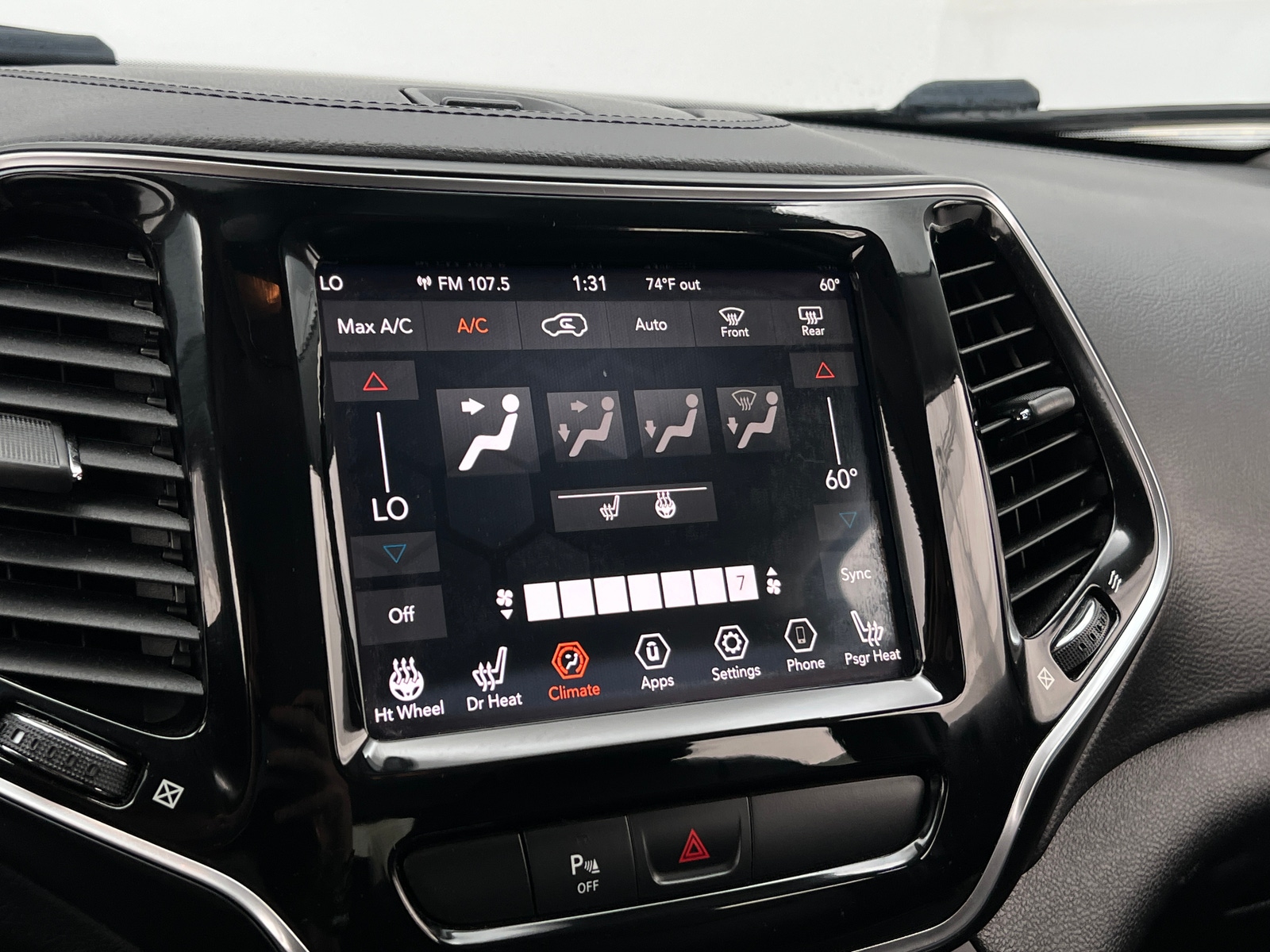 Thumbnail: 2019 Jeep Cherokee - 3