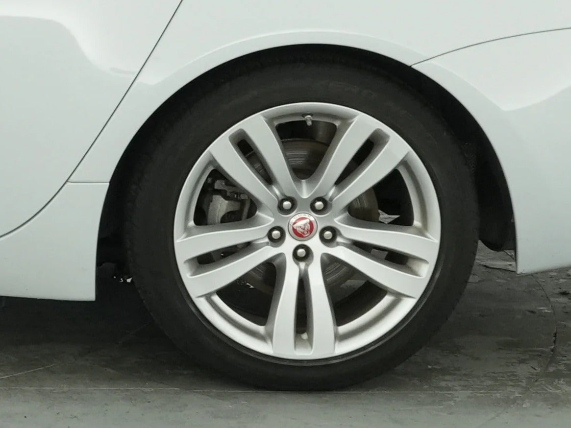 2016 Jaguar XJ Portfolio - Photo 17
