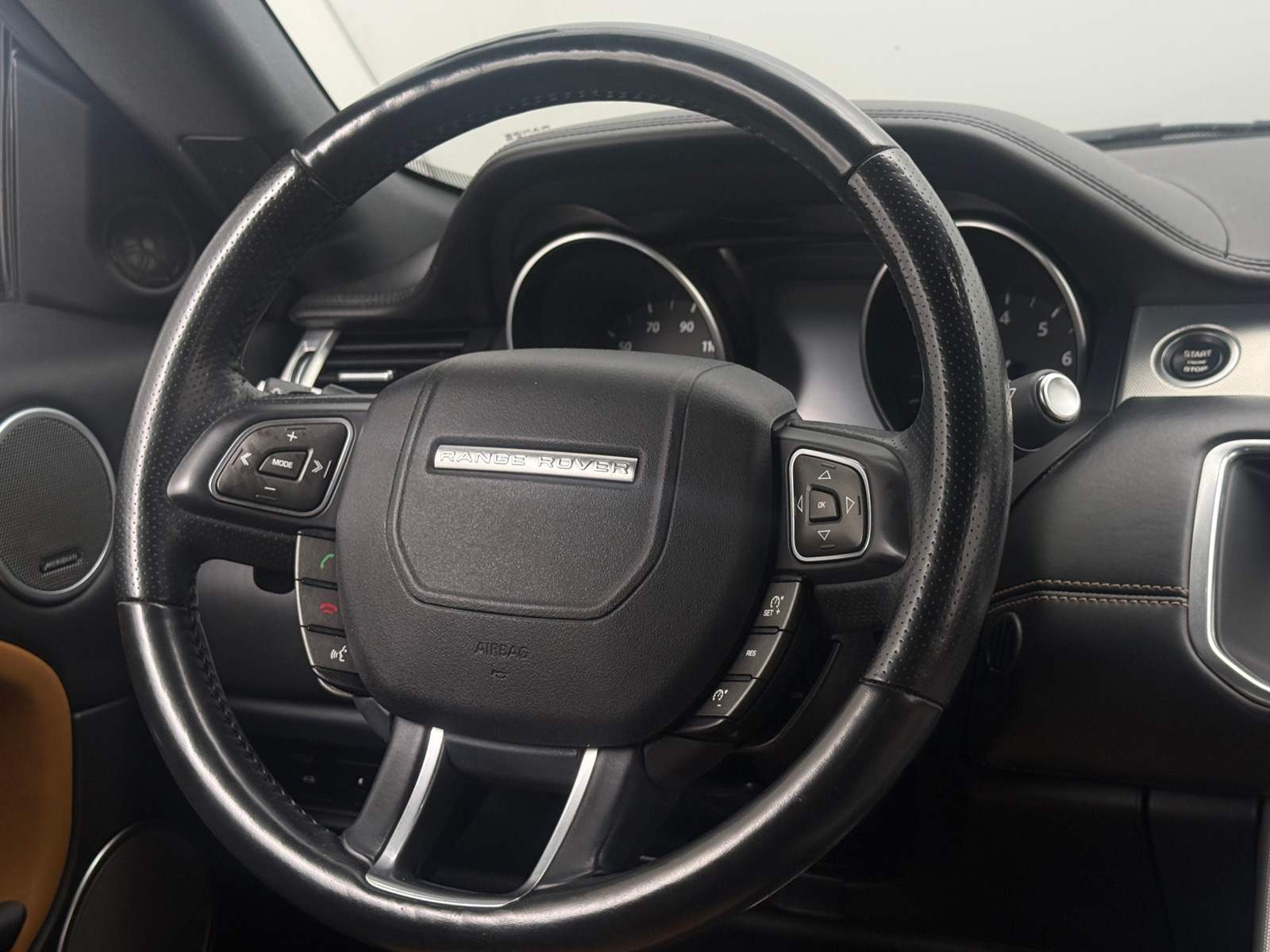 Thumbnail: 2017 Land Rover Range Rover Evoque - 4