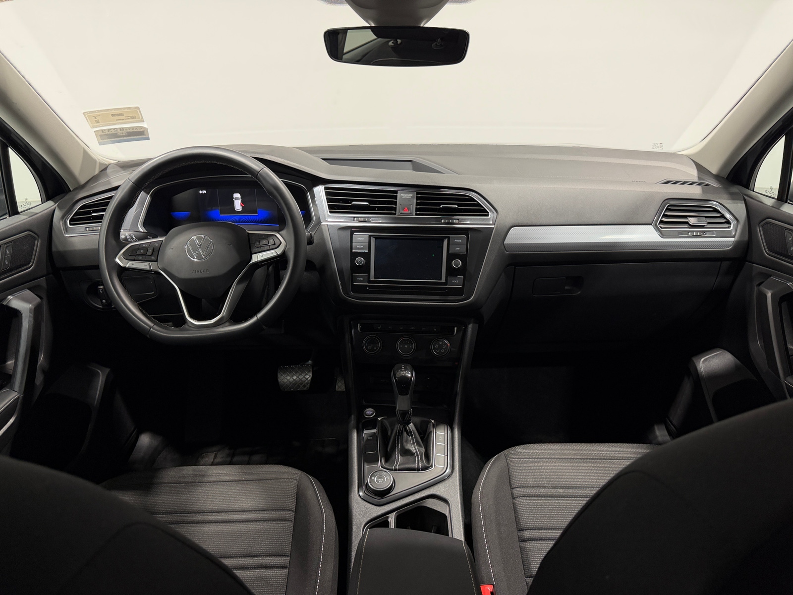 Thumbnail: 2023 Volkswagen Tiguan - 3
