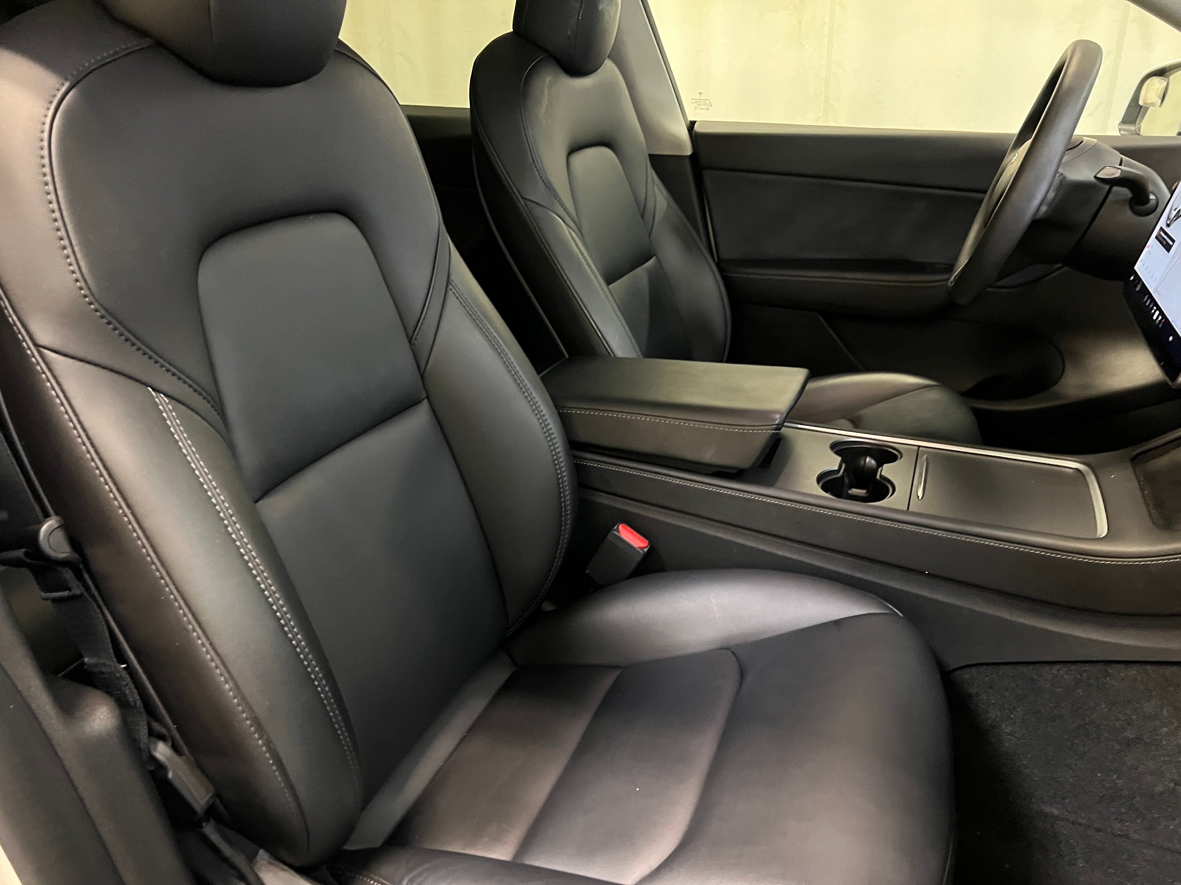 Used 2021 Tesla Model Y Long Range with VIN 5YJYGAEE7MF270763 for sale in Pewaukee, WI