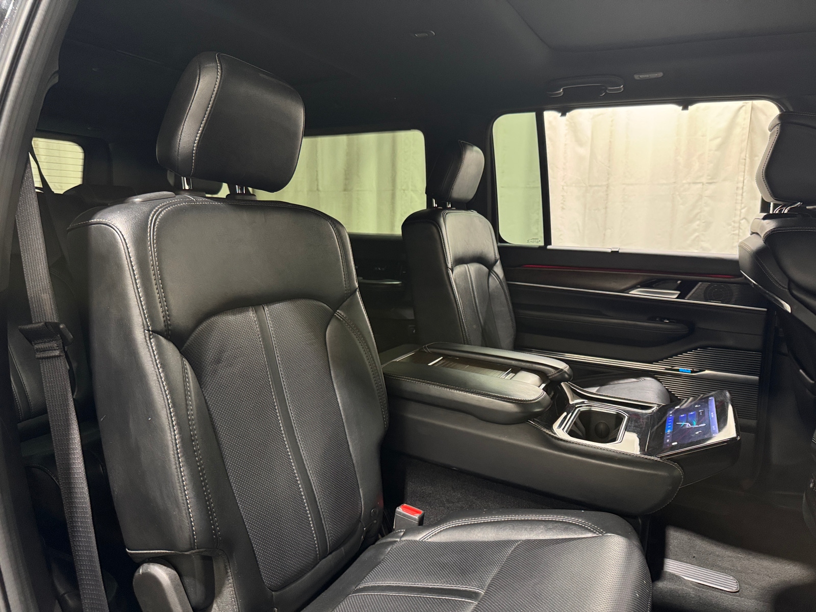 Thumbnail: 2024 Jeep Grand Wagoneer L - 5