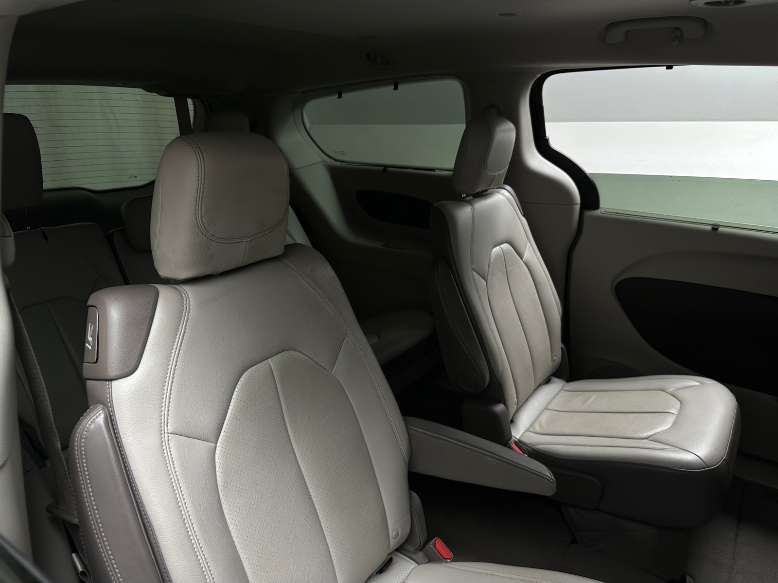 Thumbnail: 2017 Chrysler Pacifica - 5