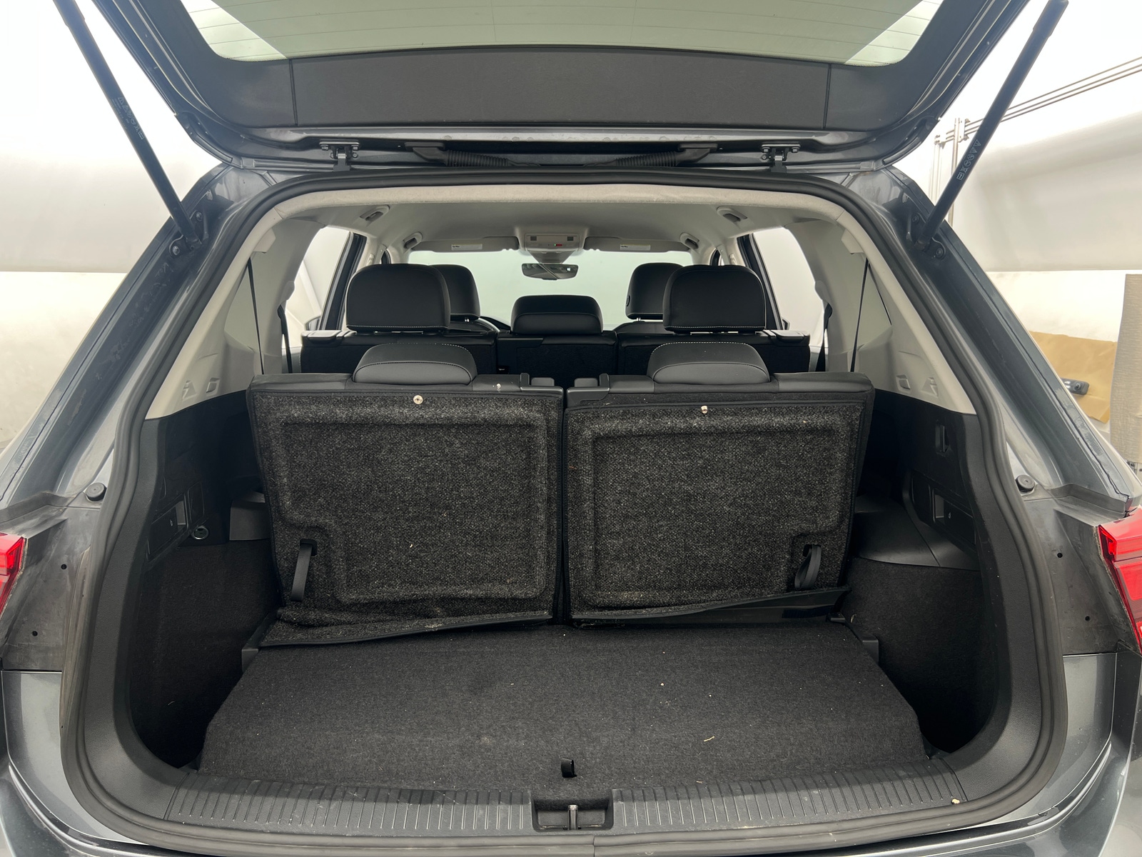 Thumbnail: 2023 Volkswagen Tiguan - 6