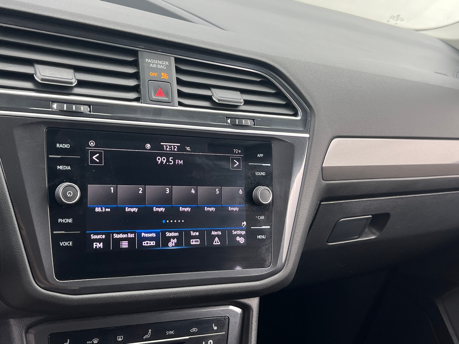 Thumbnail: 2023 Volkswagen Tiguan - 3
