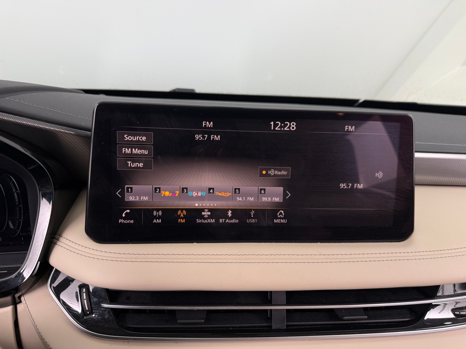 Thumbnail: 2023 INFINITI QX60 - 3