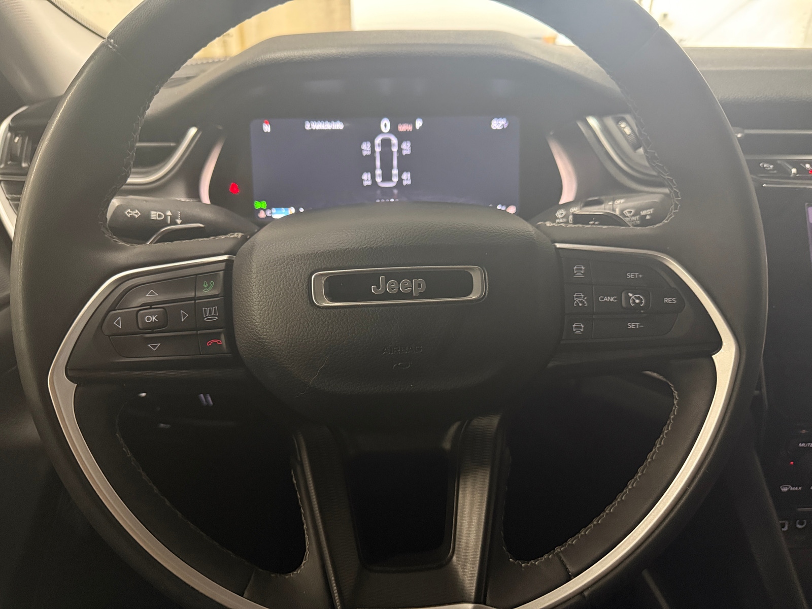 Thumbnail: 2023 Jeep Grand Cherokee L - 5