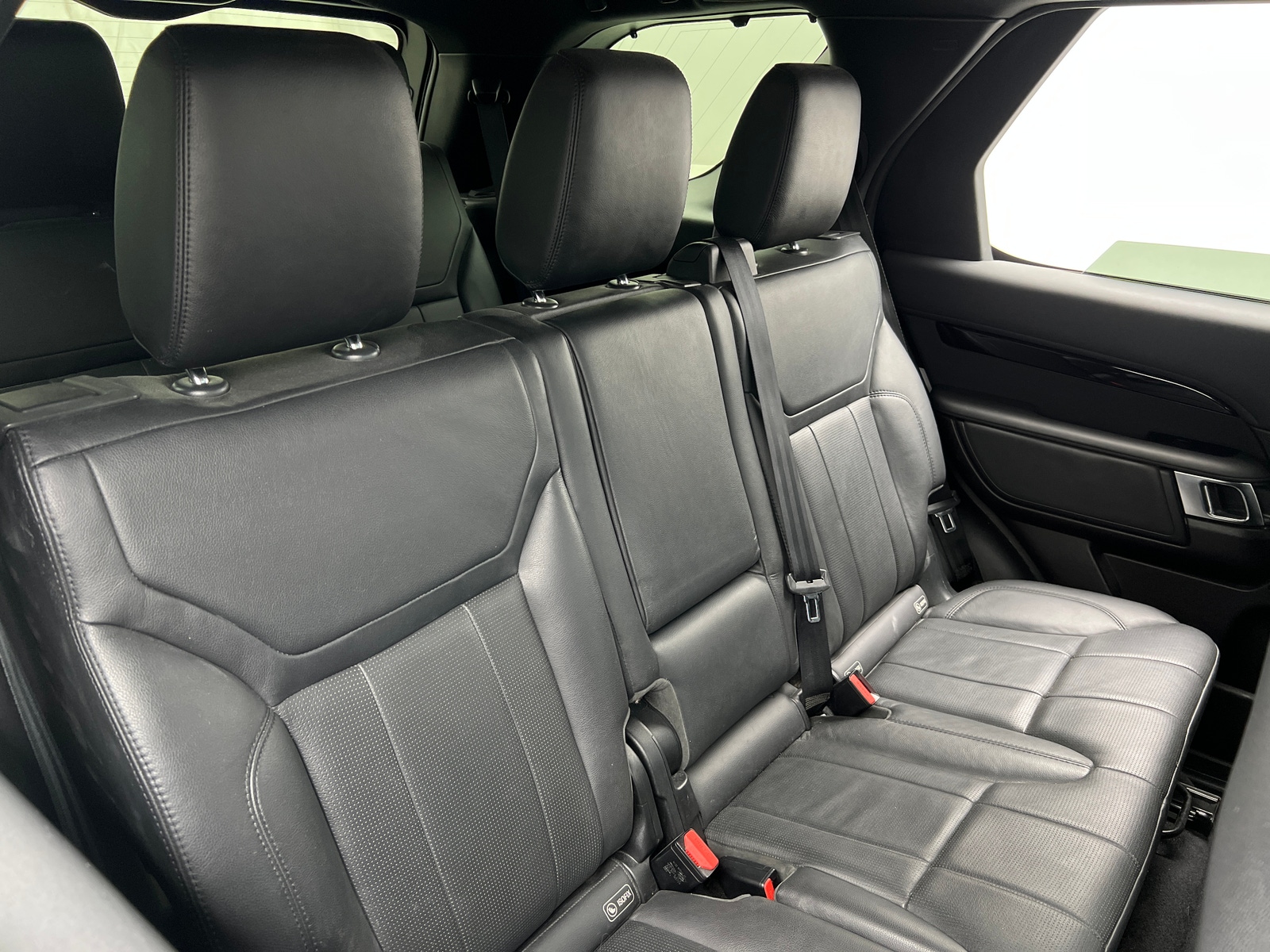 Thumbnail: 2019 Land Rover Discovery - 5