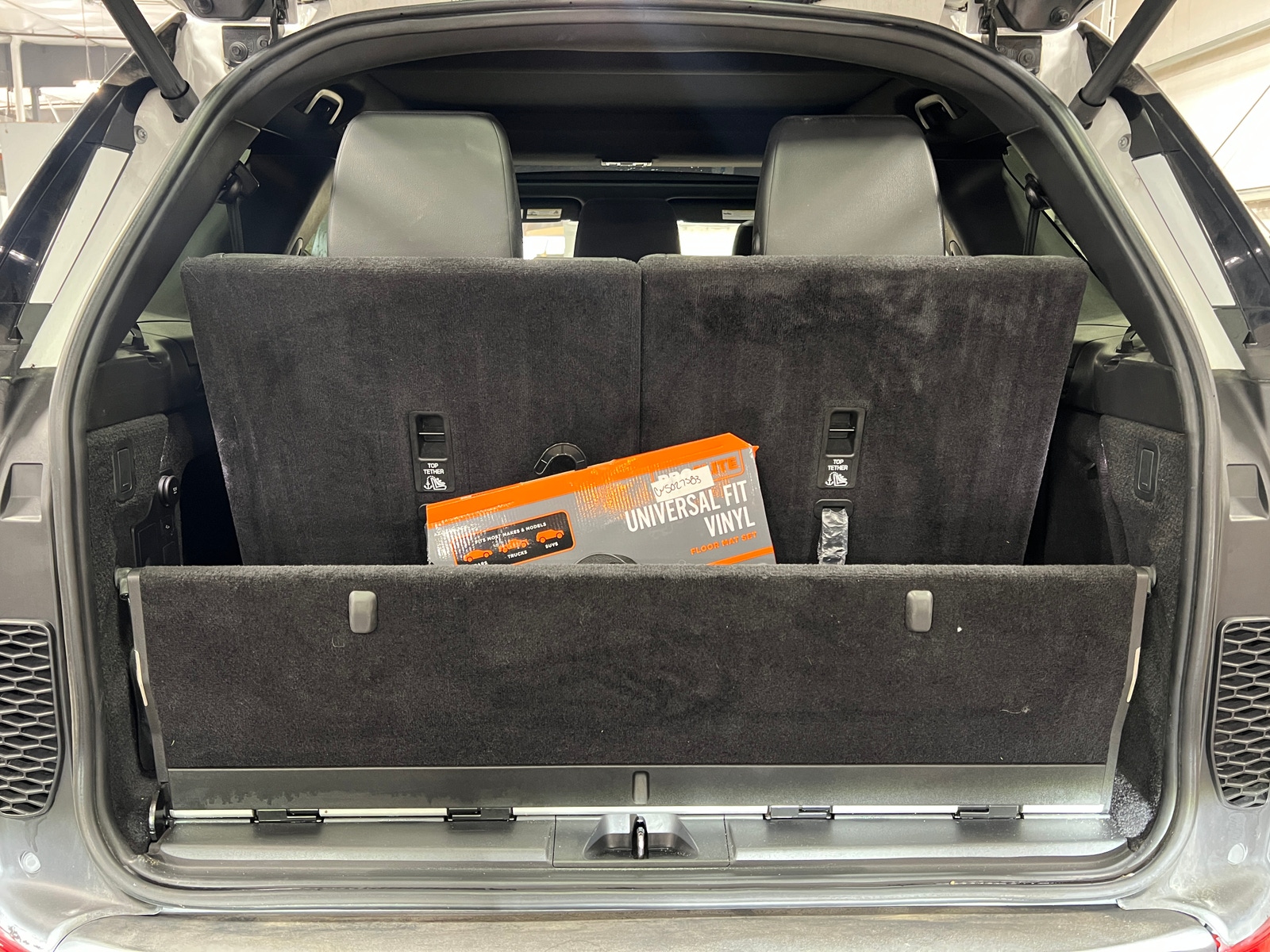 Thumbnail: 2019 Land Rover Discovery - 6