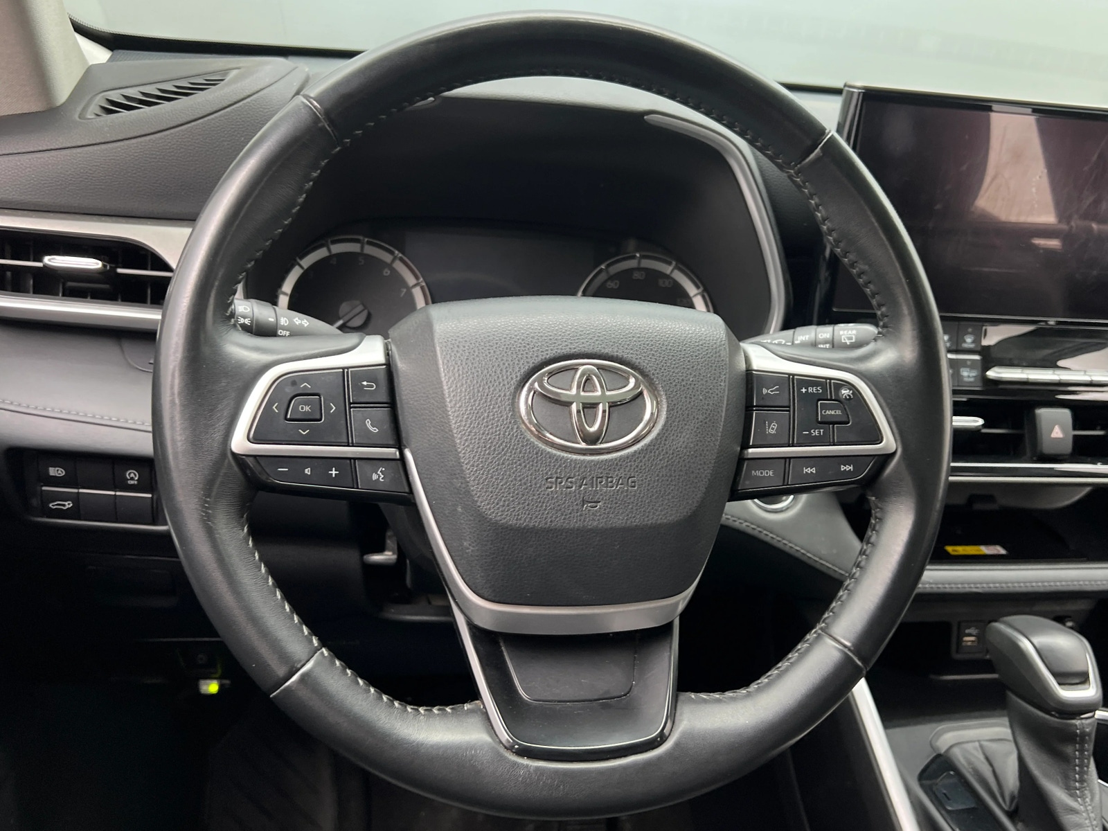 Thumbnail: 2023 Toyota Highlander - 4