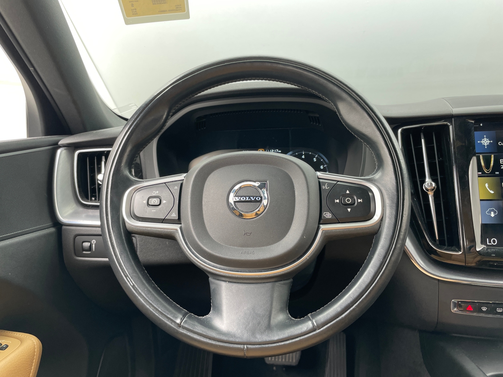 Thumbnail: 2020 Volvo XC60 - 4