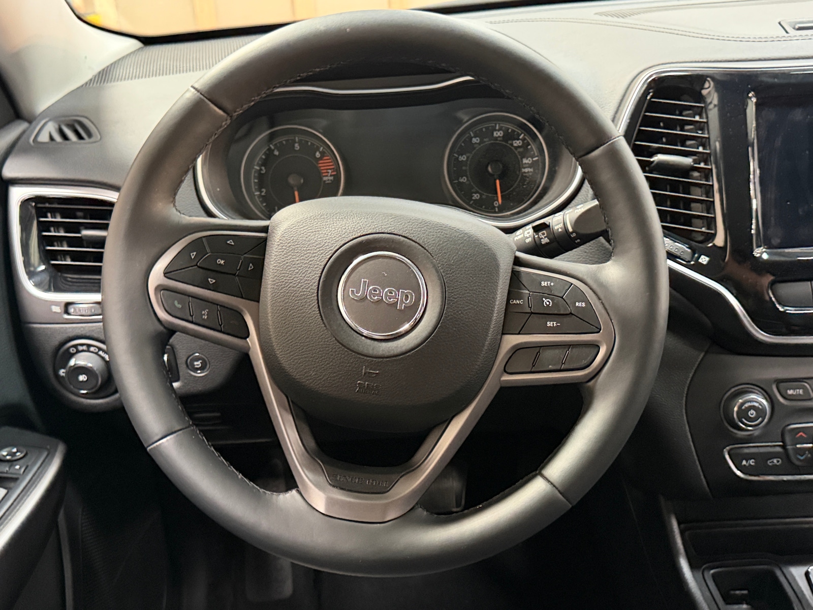 Thumbnail: 2019 Jeep Cherokee - 4