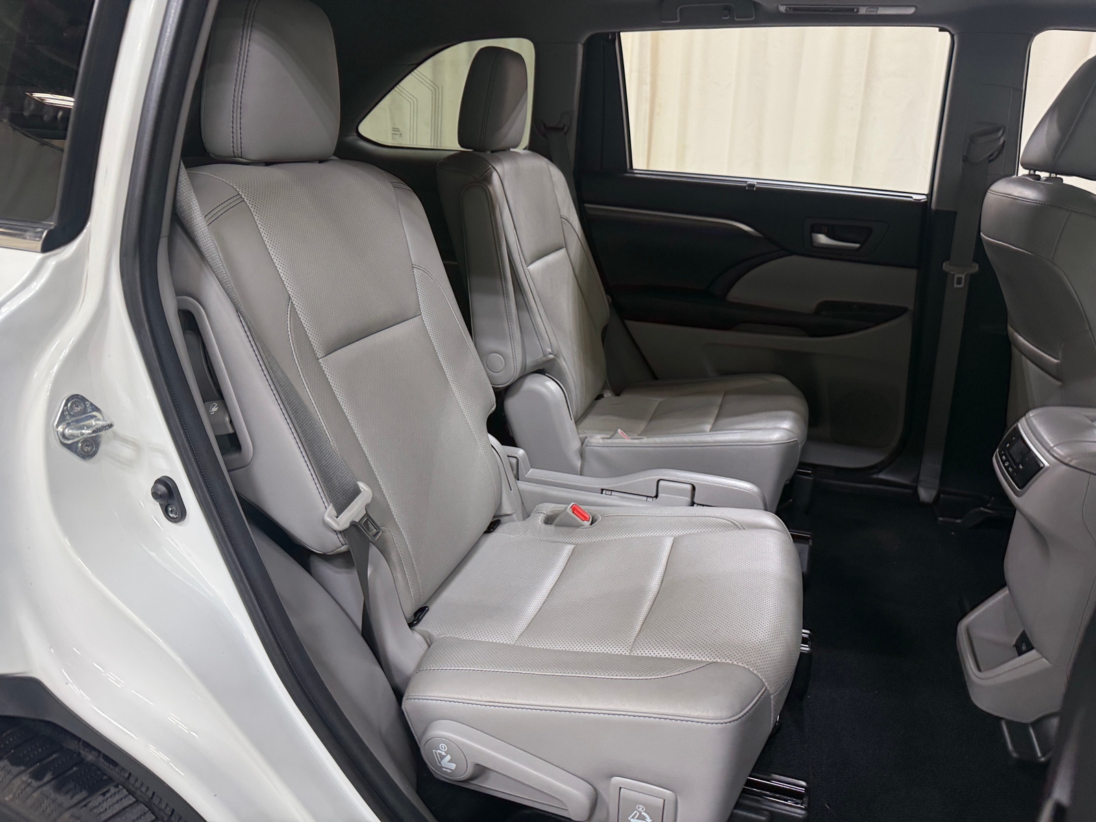 Thumbnail: 2018 Toyota Highlander - 5