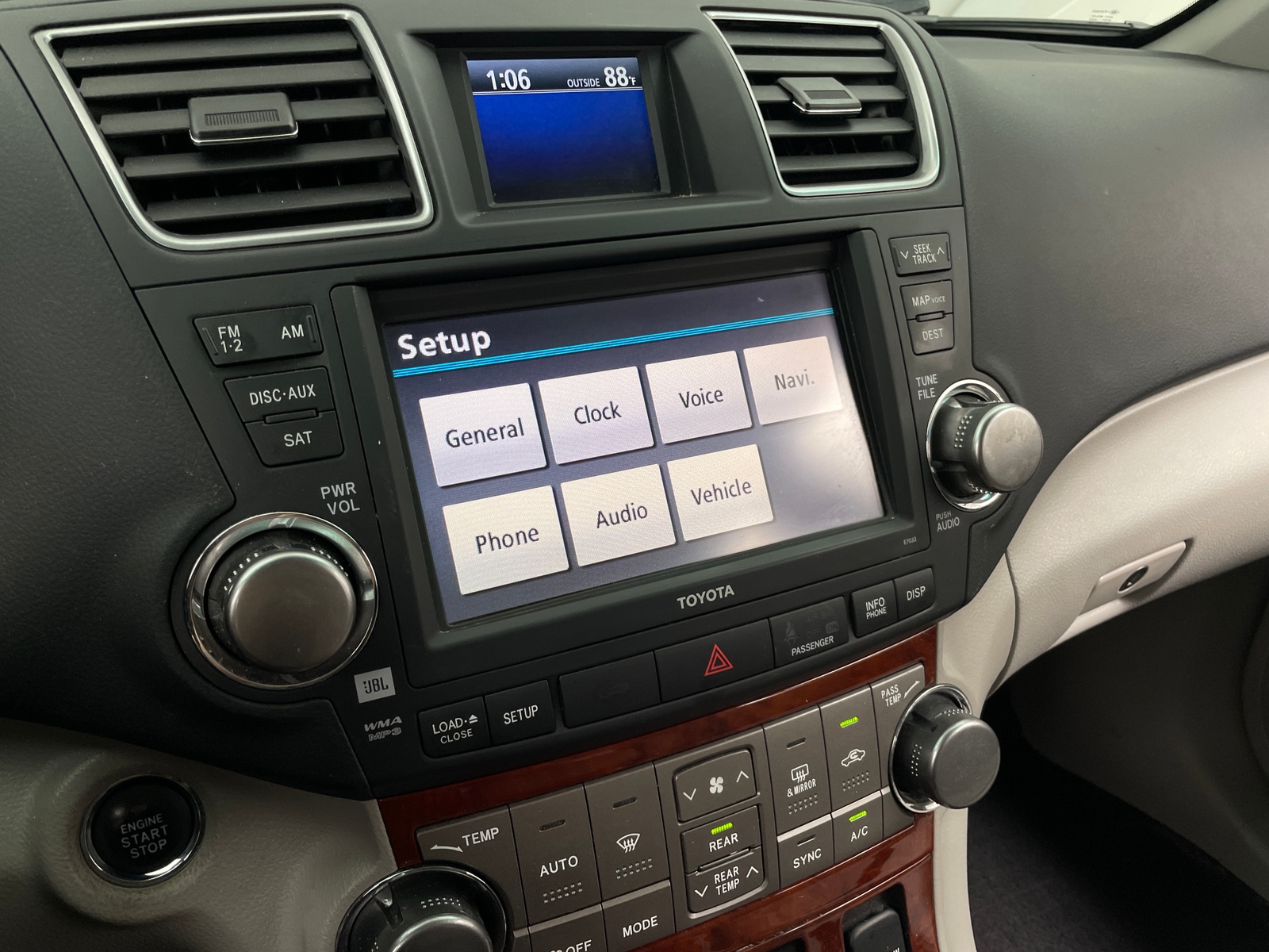 Thumbnail: 2012 Toyota Highlander - 3