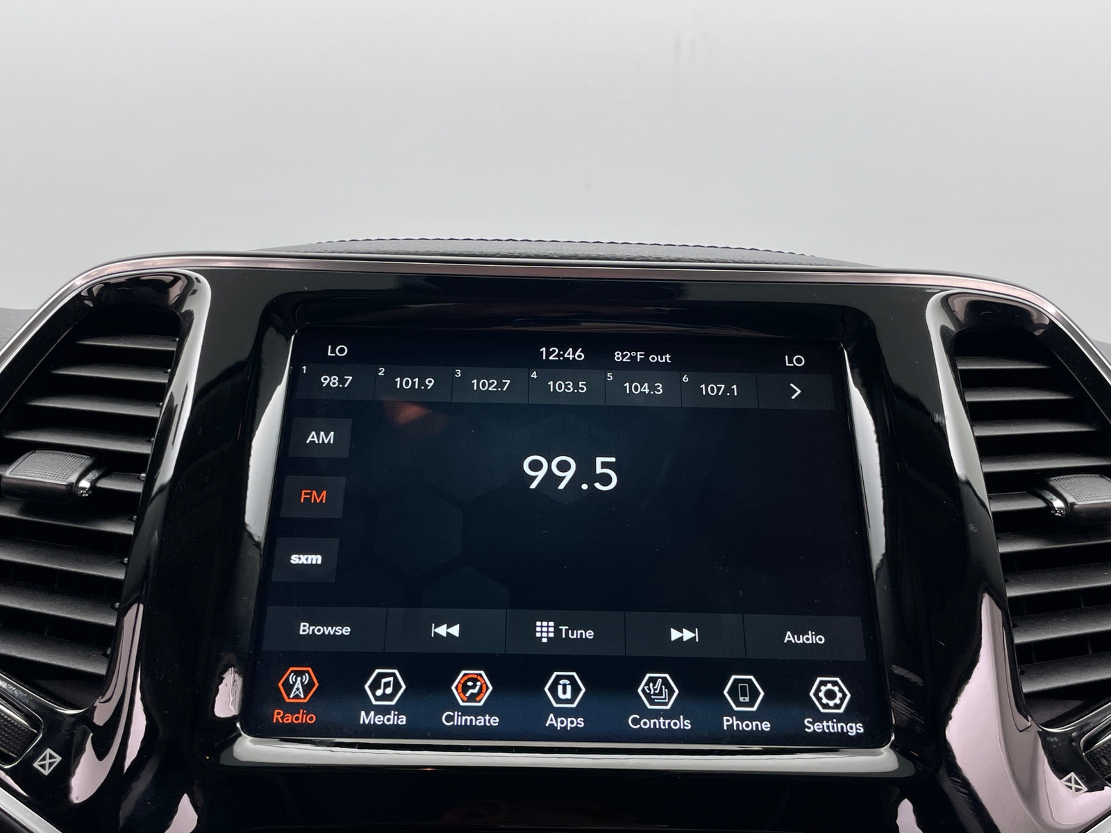 Thumbnail: 2022 Jeep Cherokee - 3