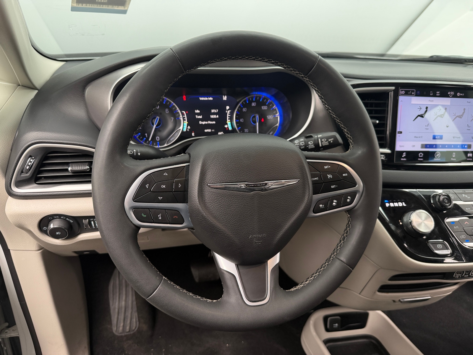 Thumbnail: 2023 Chrysler Pacifica - 4