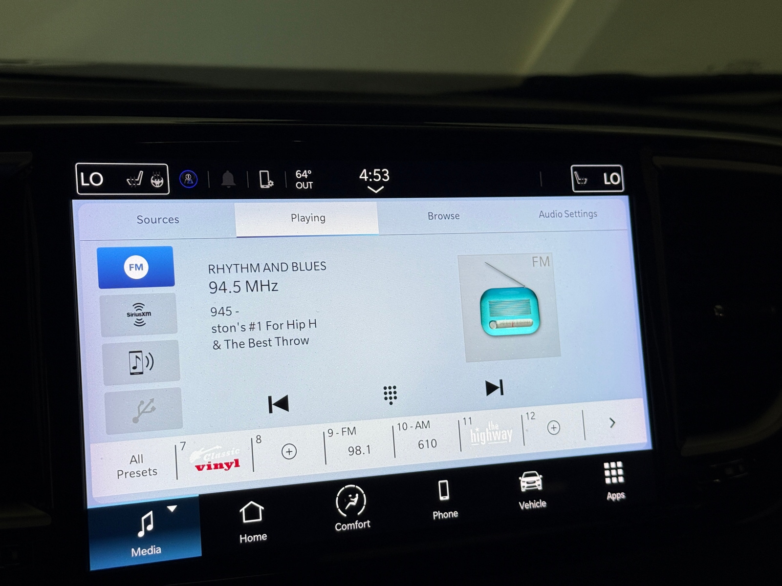 Thumbnail: 2023 Chrysler Pacifica - 3