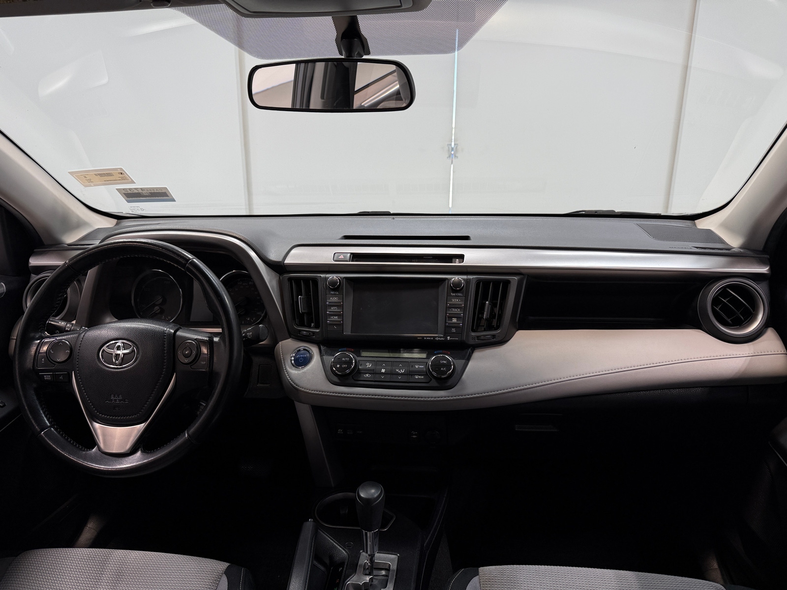Thumbnail: 2016 Toyota RAV4 - 3
