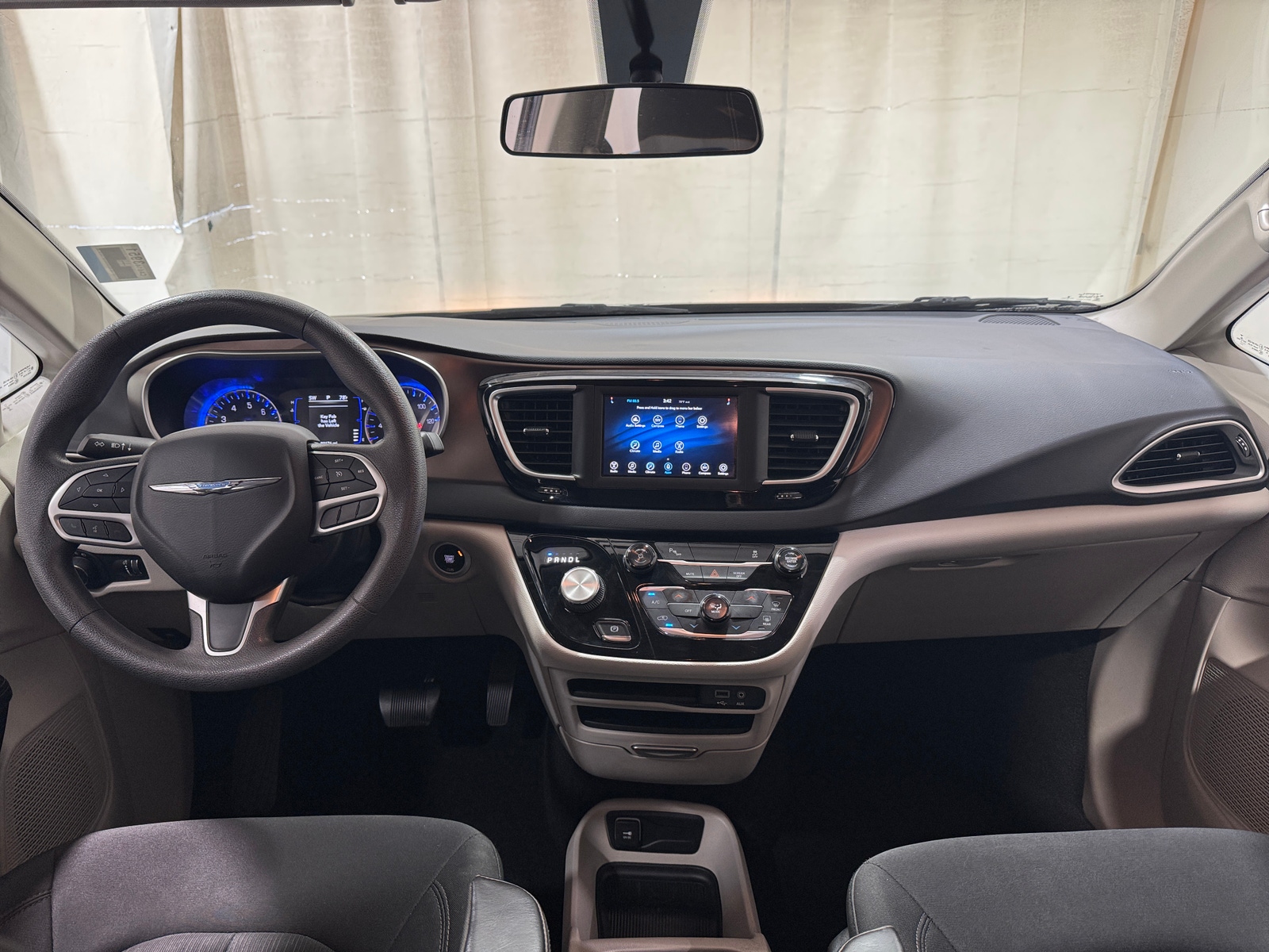 Thumbnail: 2018 Chrysler Pacifica - 3