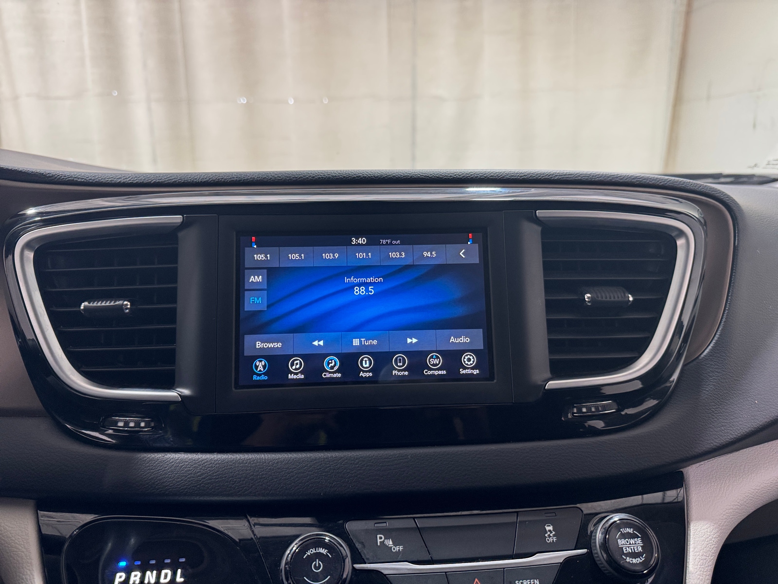 Thumbnail: 2018 Chrysler Pacifica - 4