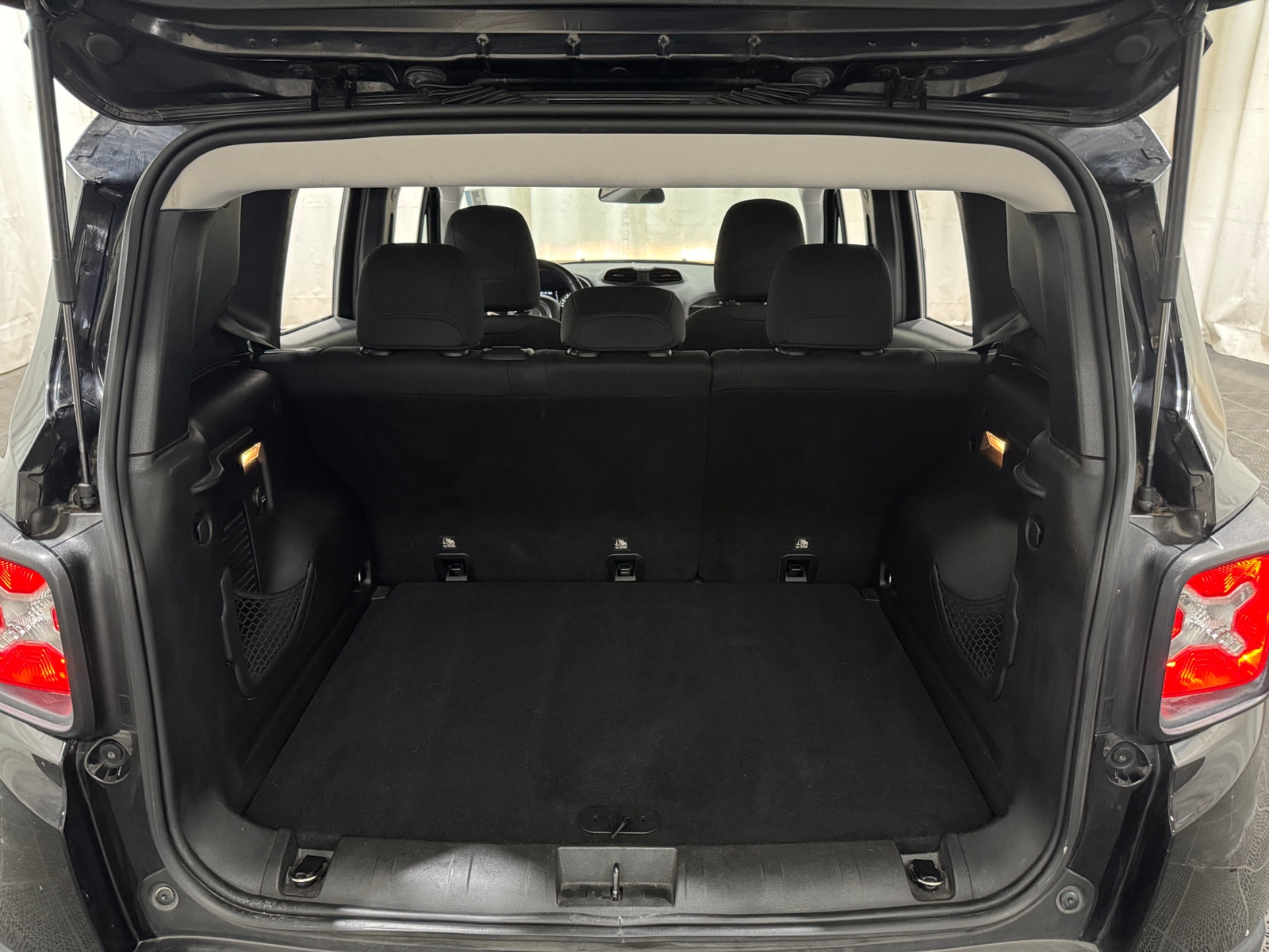 Thumbnail: 2017 Jeep Renegade - 7