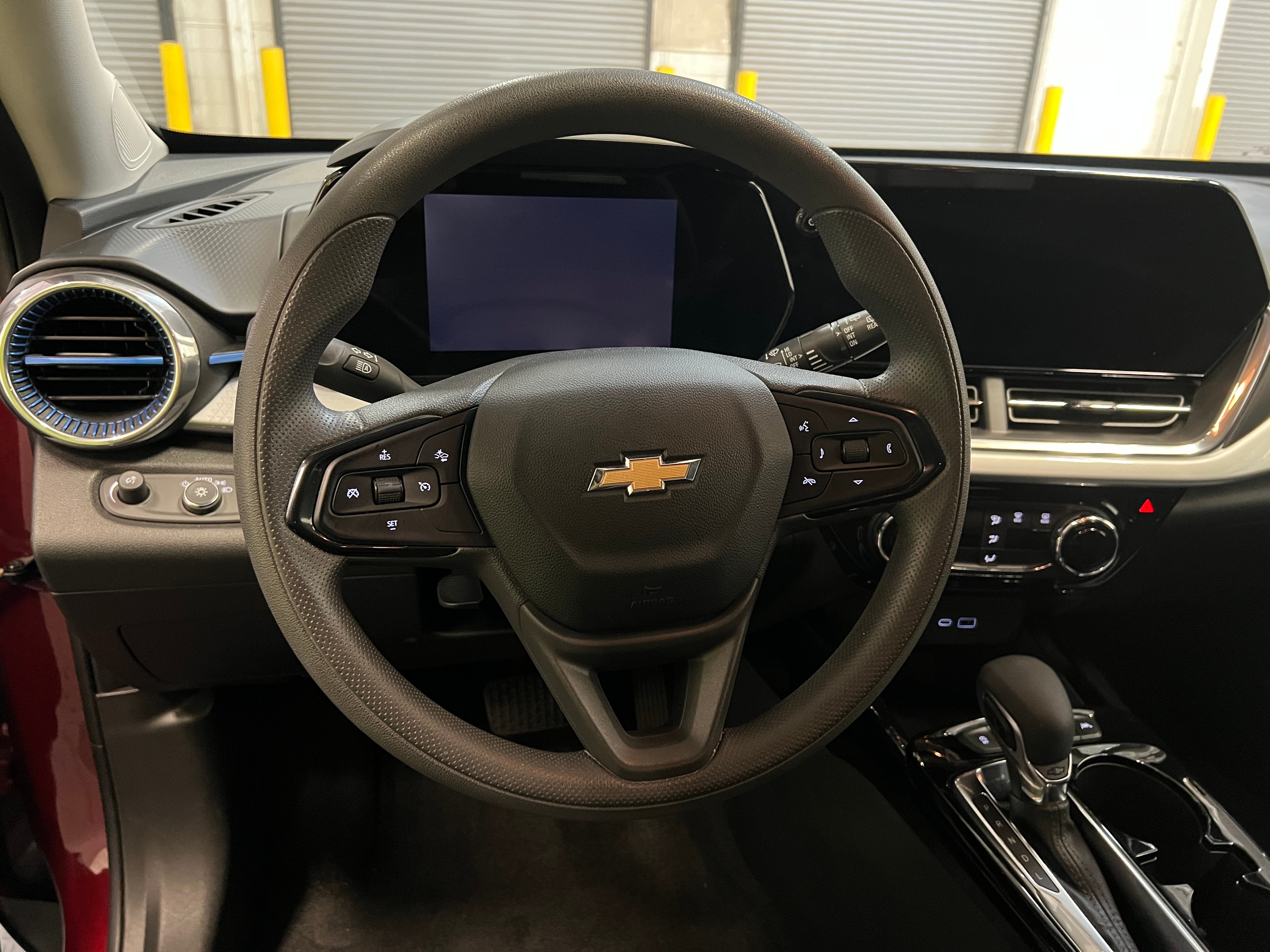 2025 Chevrolet Trax LT - Photo 8