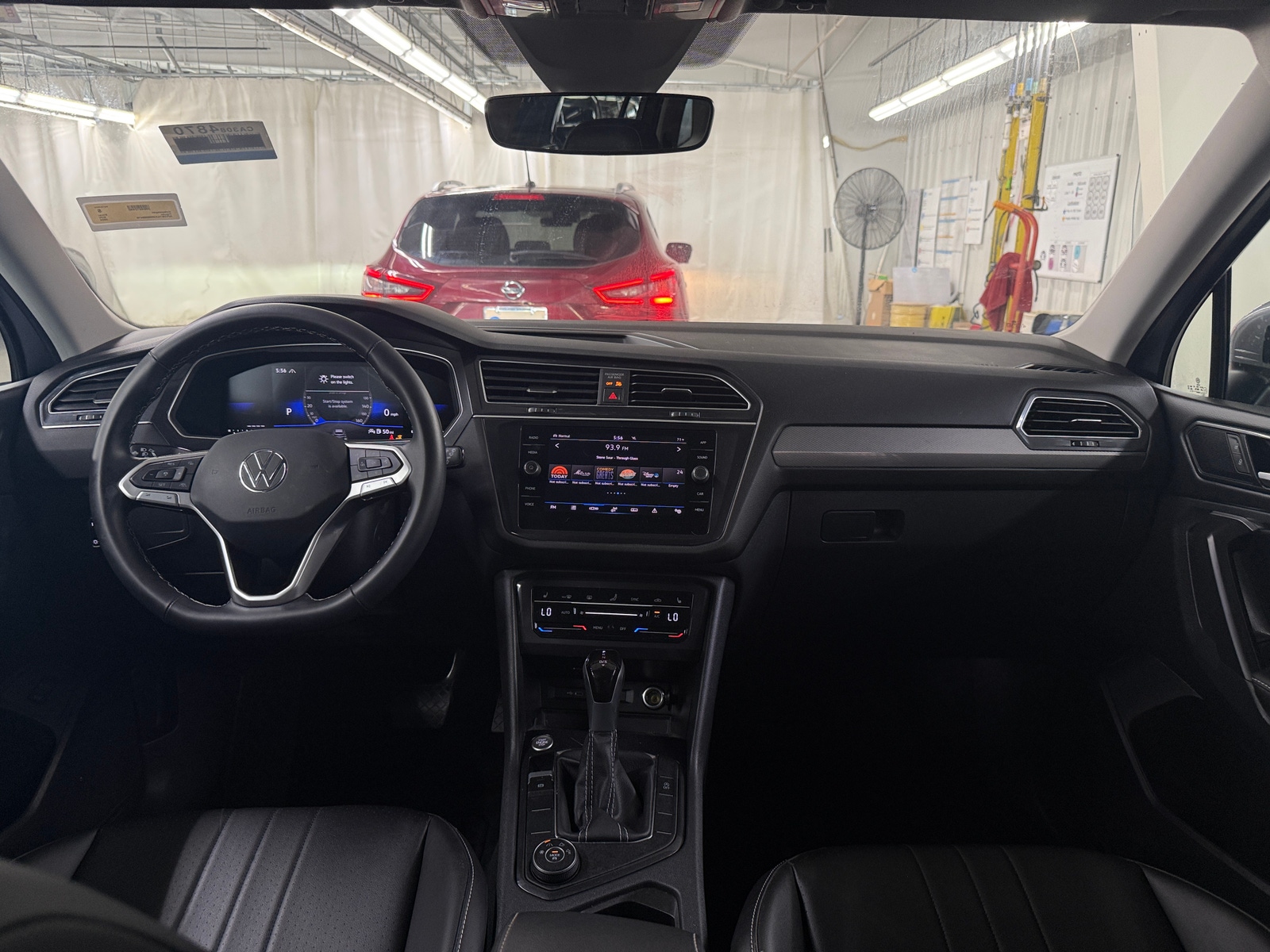 Thumbnail: 2024 Volkswagen Tiguan - 2