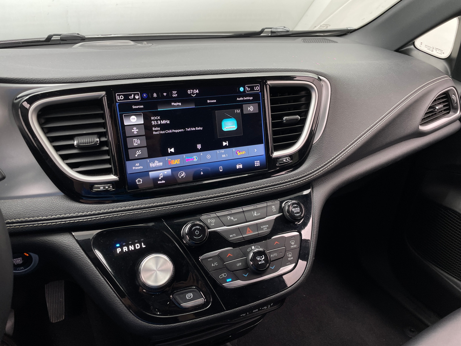 Thumbnail: 2024 Chrysler Pacifica - 3