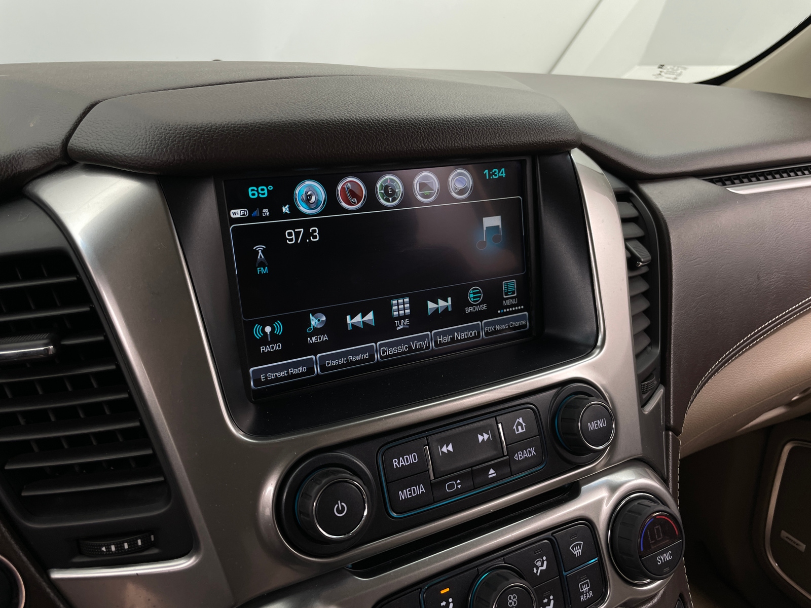 Thumbnail: 2019 Chevrolet Tahoe - 3
