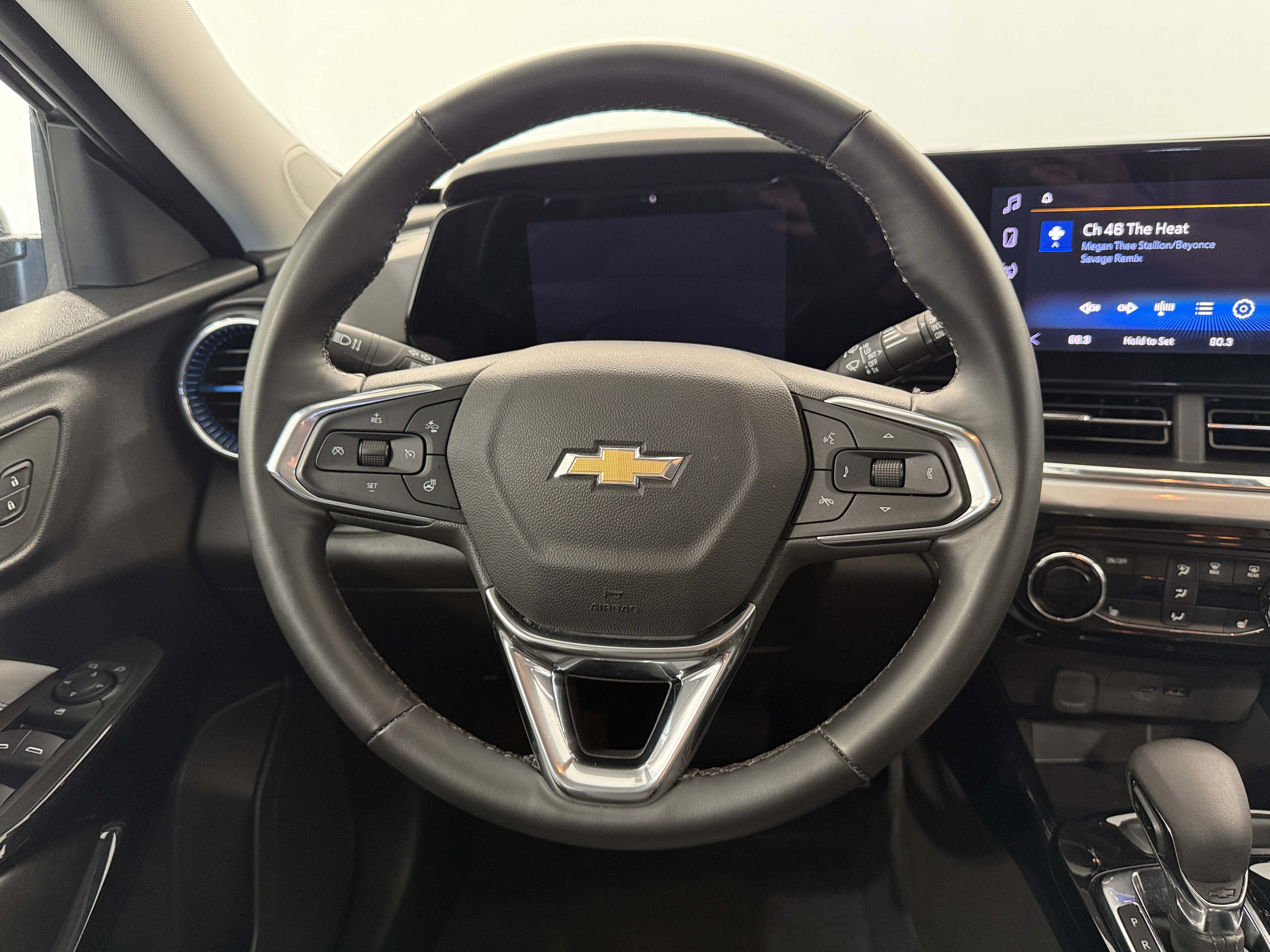 2025 Chevrolet Trax LT - Photo 6
