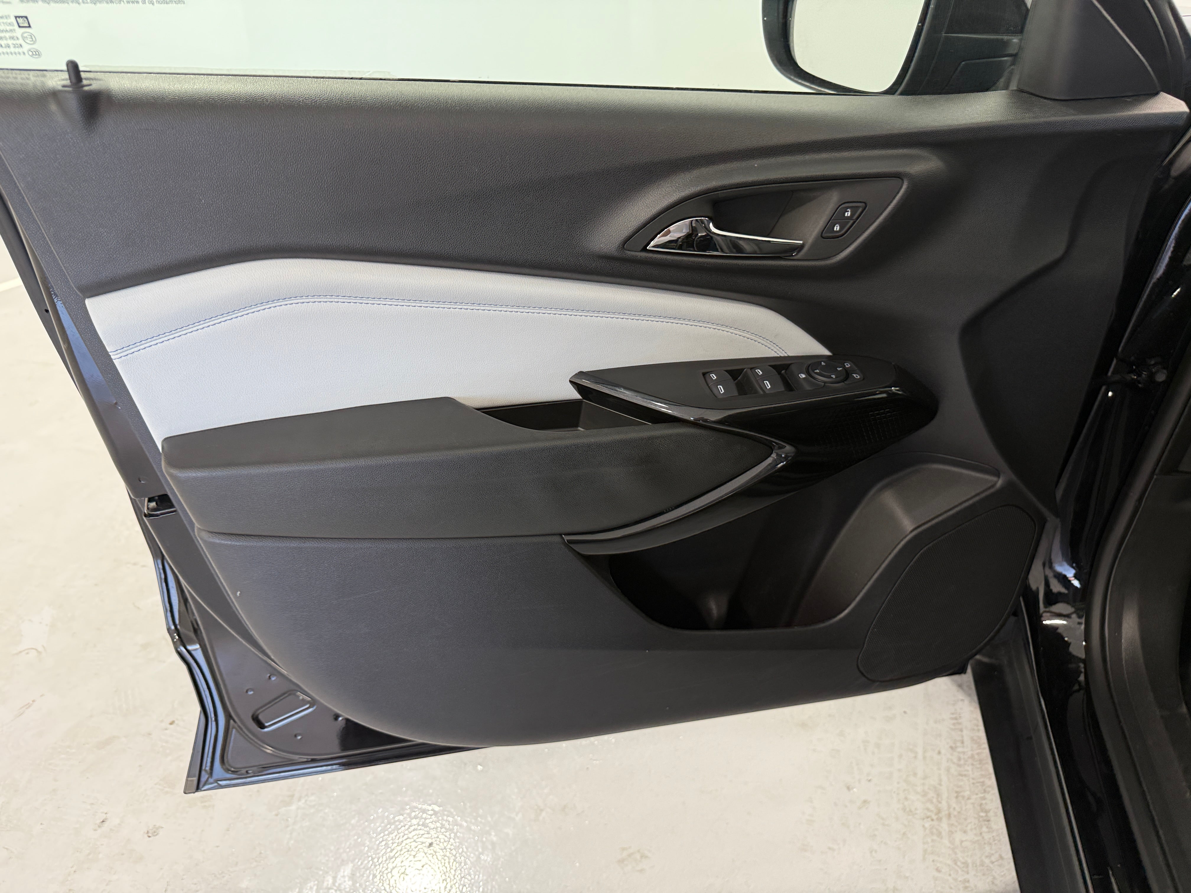 2025 Chevrolet Trax LT - Photo 8