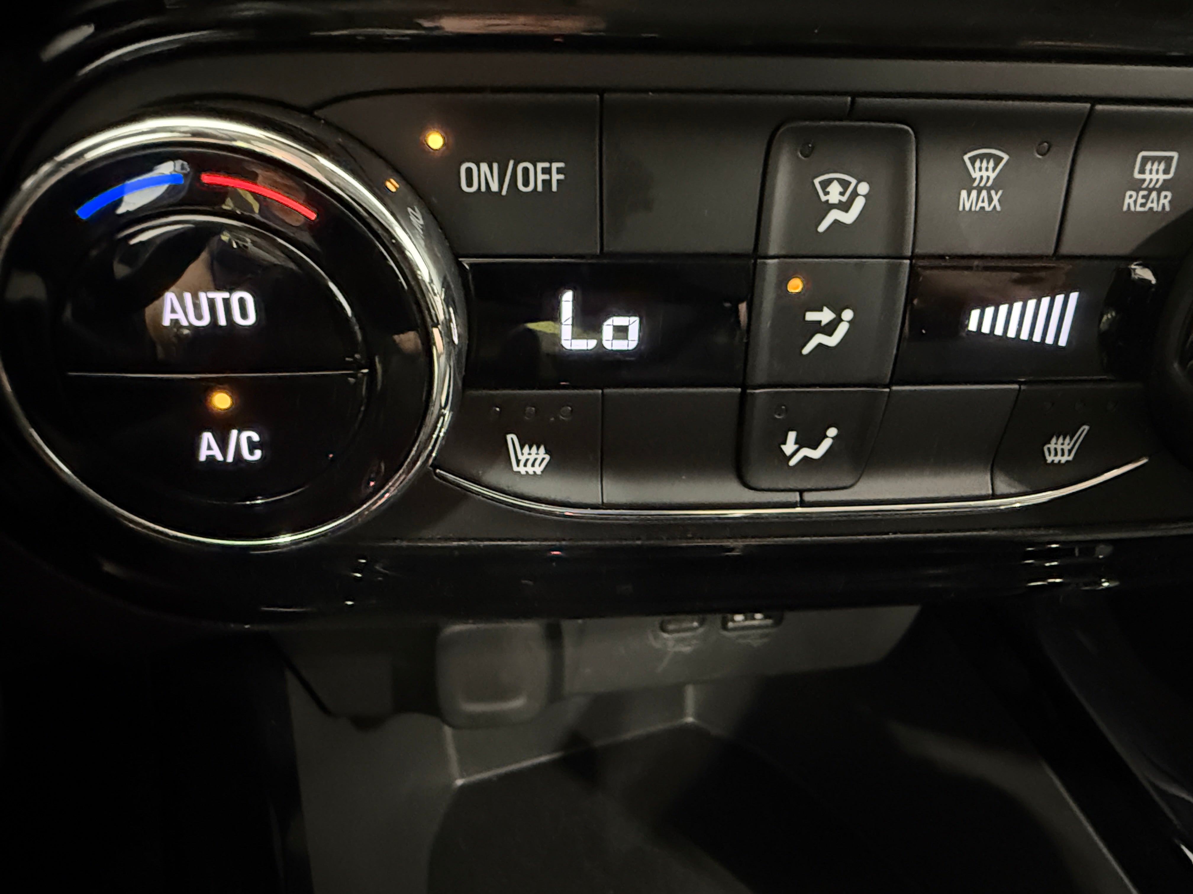 2025 Chevrolet Trax LT - Photo 15
