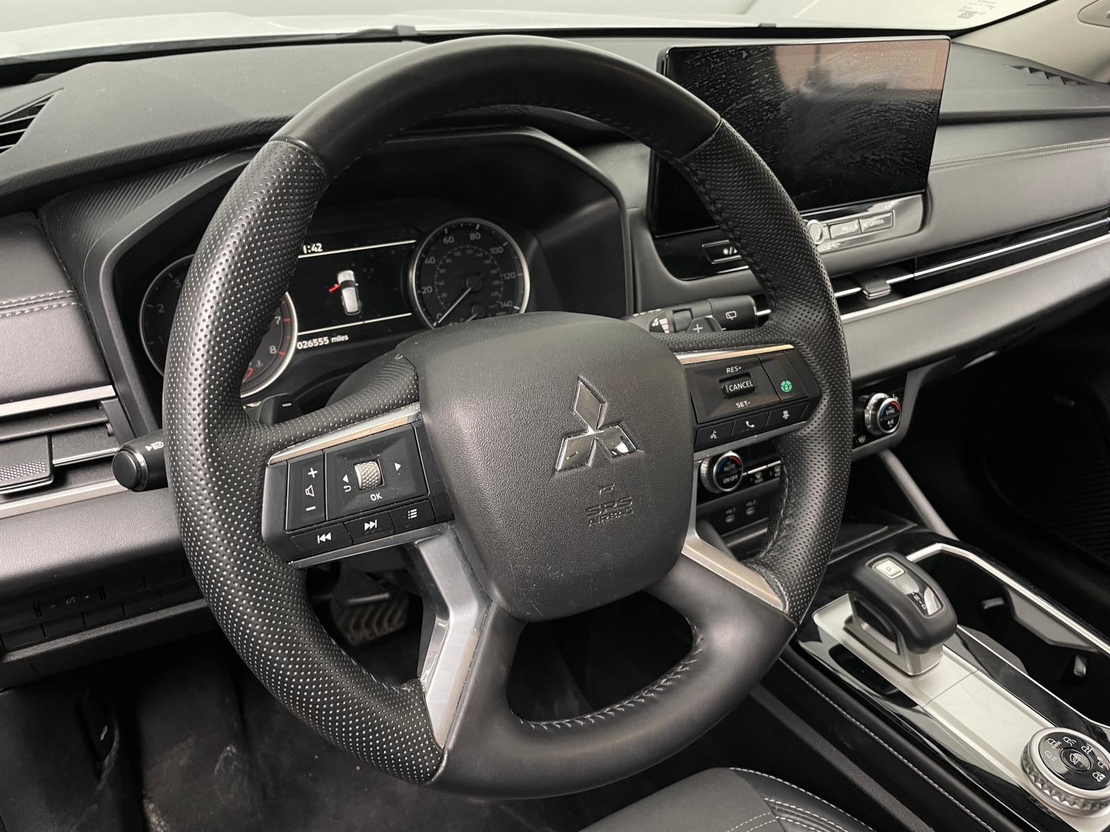 Thumbnail: 2025 Mitsubishi Outlander - 4