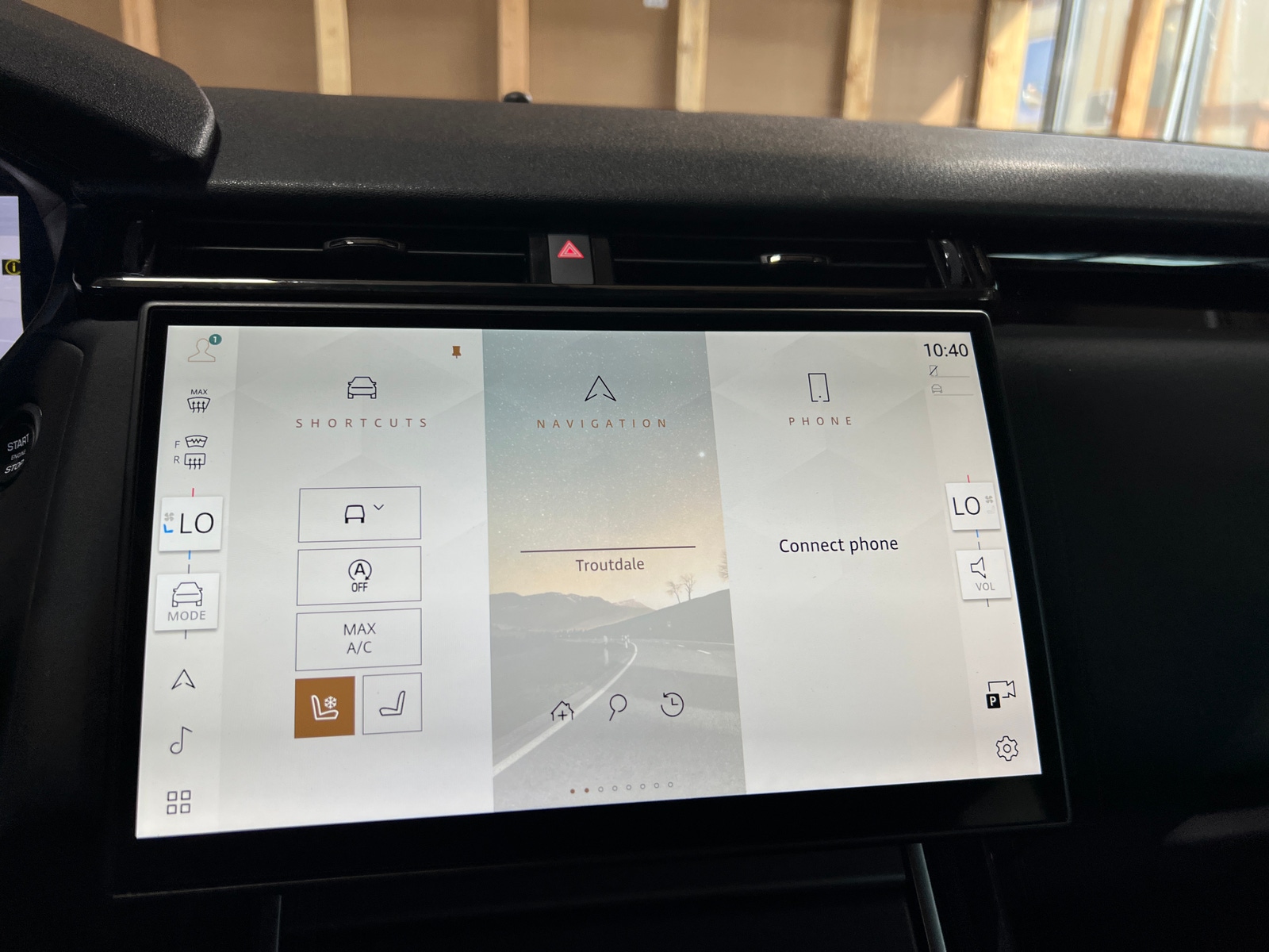 Thumbnail: 2025 Land Rover Range Rover Velar - 3