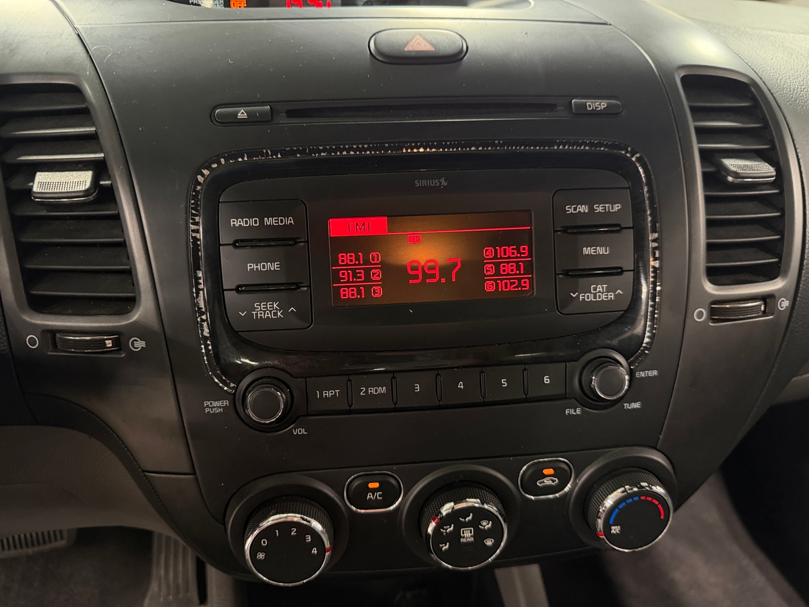 Thumbnail: 2018 Kia Forte - 4