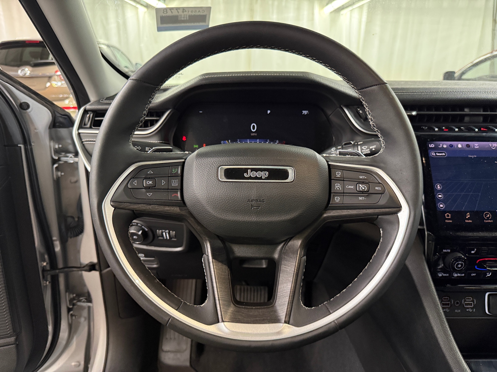 Thumbnail: 2023 Jeep Grand Cherokee - 4