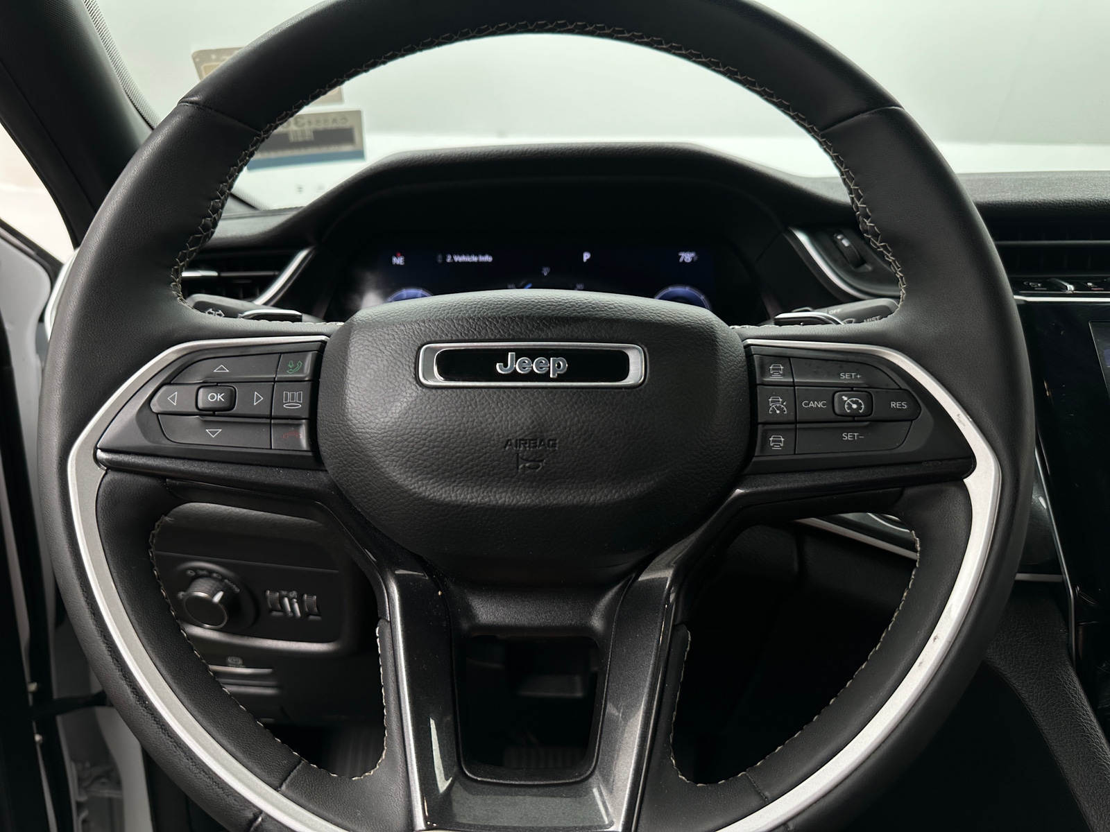 Thumbnail: 2023 Jeep Grand Cherokee L - 4
