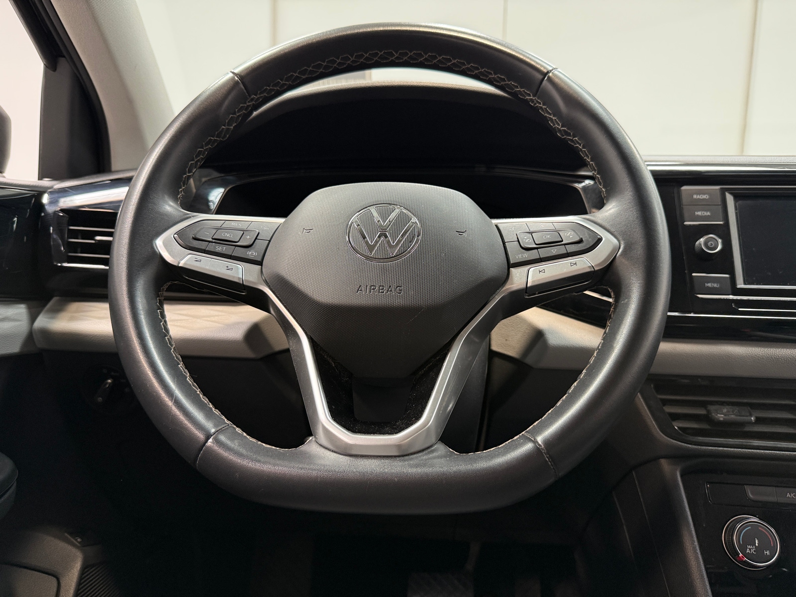 Thumbnail: 2023 Volkswagen Taos - 5