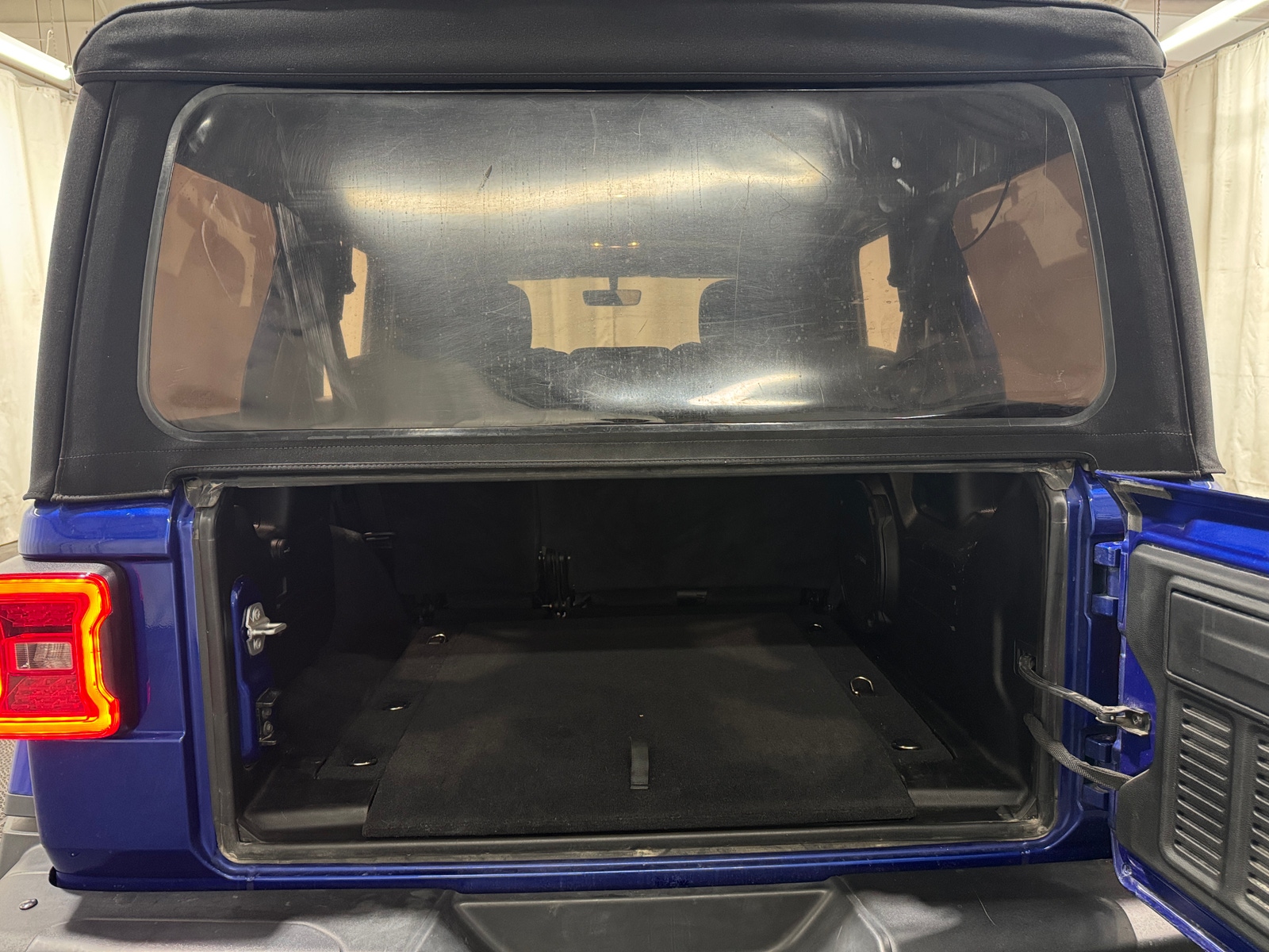 Thumbnail: 2019 Jeep Wrangler - 7