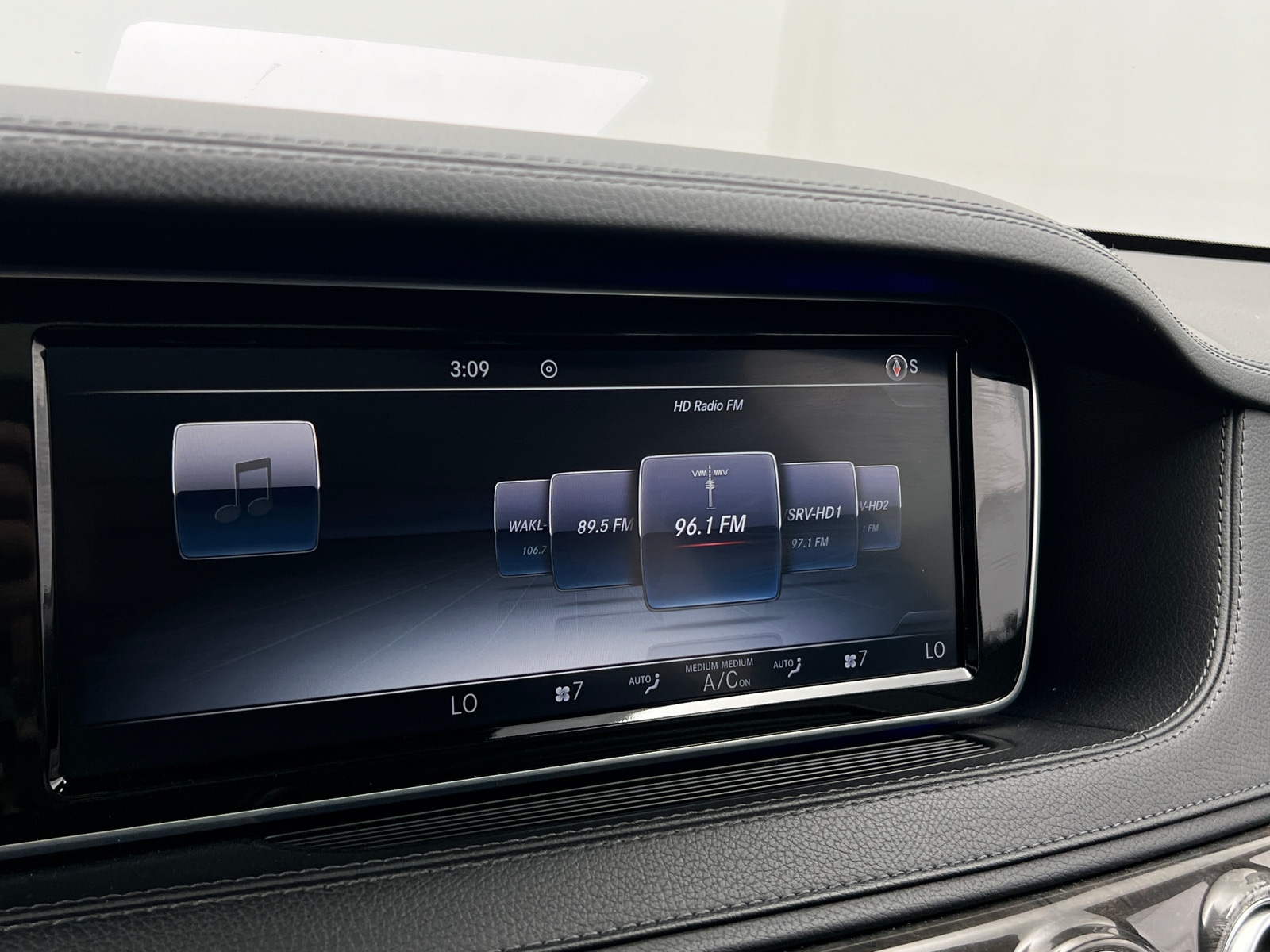 Thumbnail: 2016 Mercedes-Benz S-Class - 3