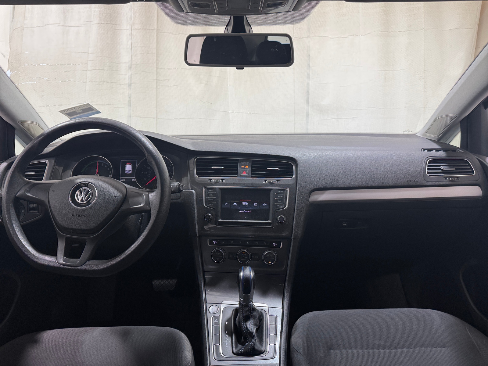 Thumbnail: 2016 Volkswagen e-Golf - 3