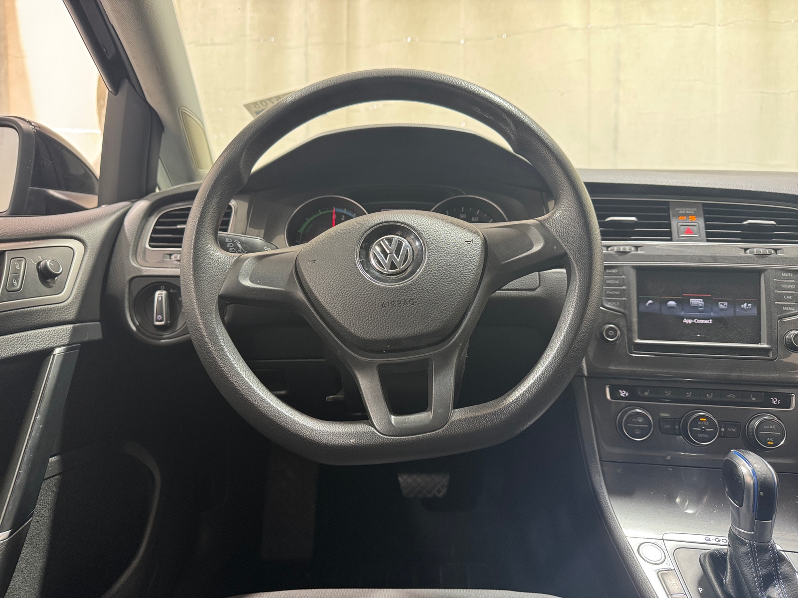 Thumbnail: 2016 Volkswagen e-Golf - 5