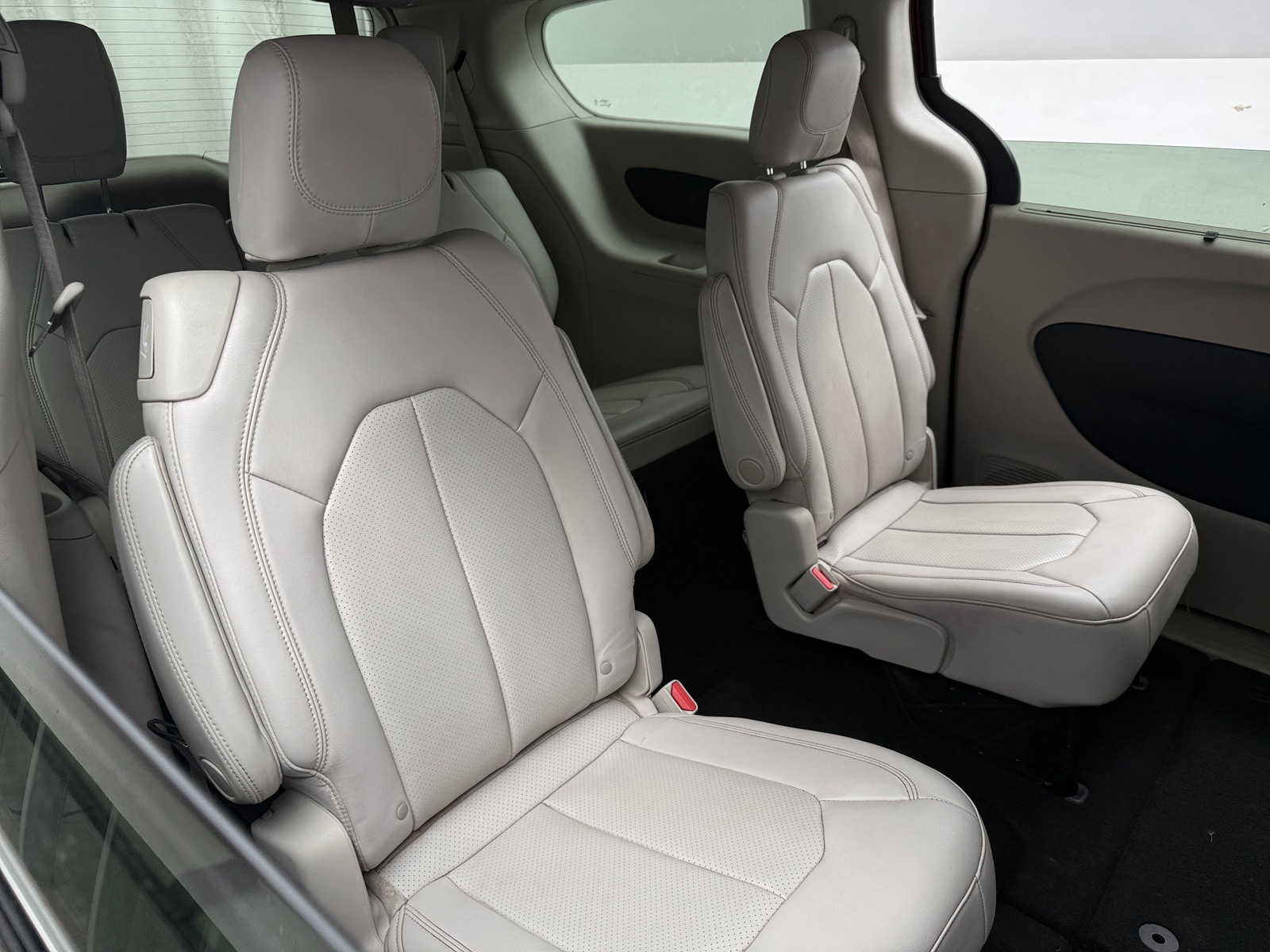 Thumbnail: 2021 Chrysler Voyager - 5