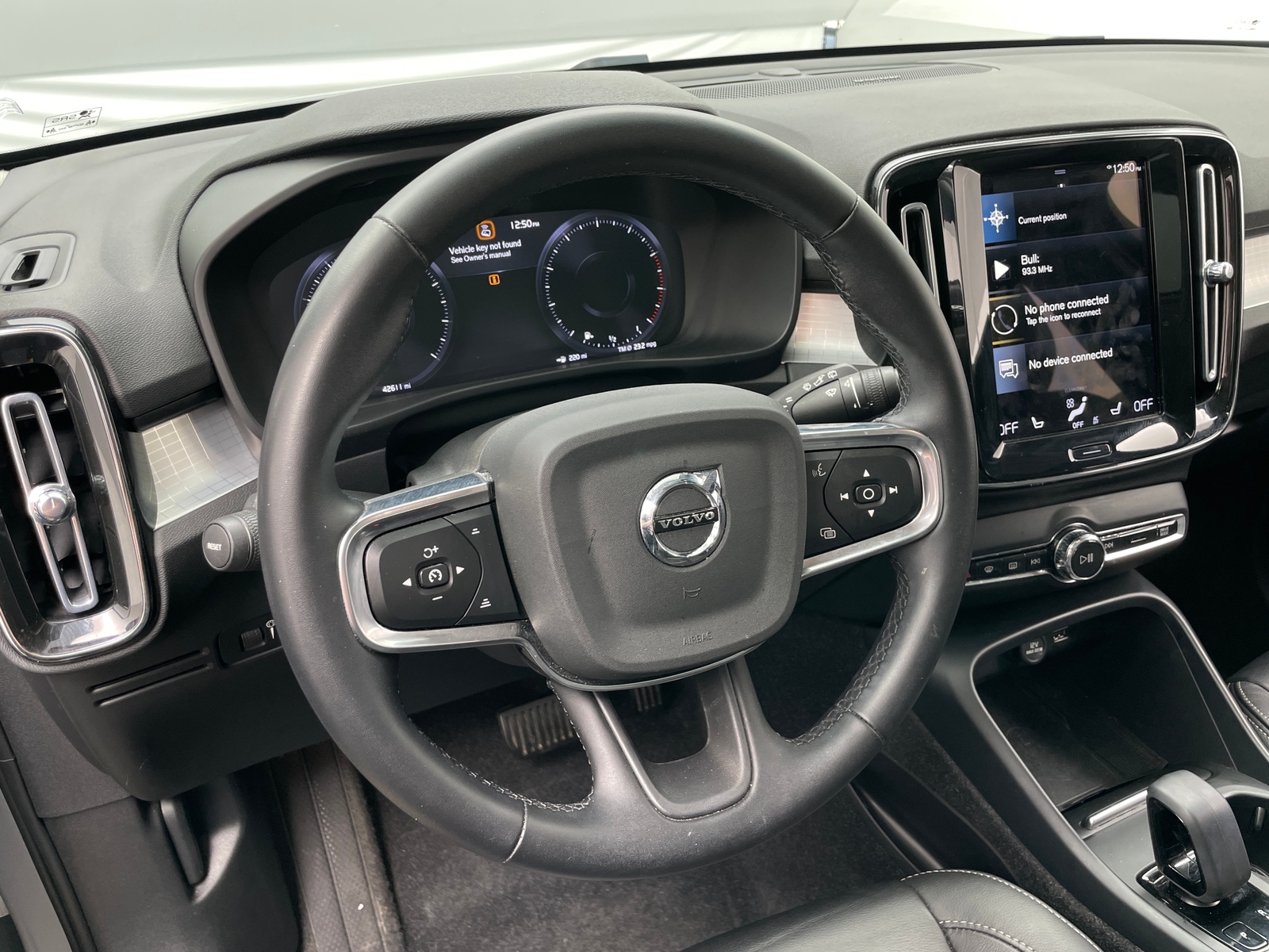 Thumbnail: 2022 Volvo XC40 - 4
