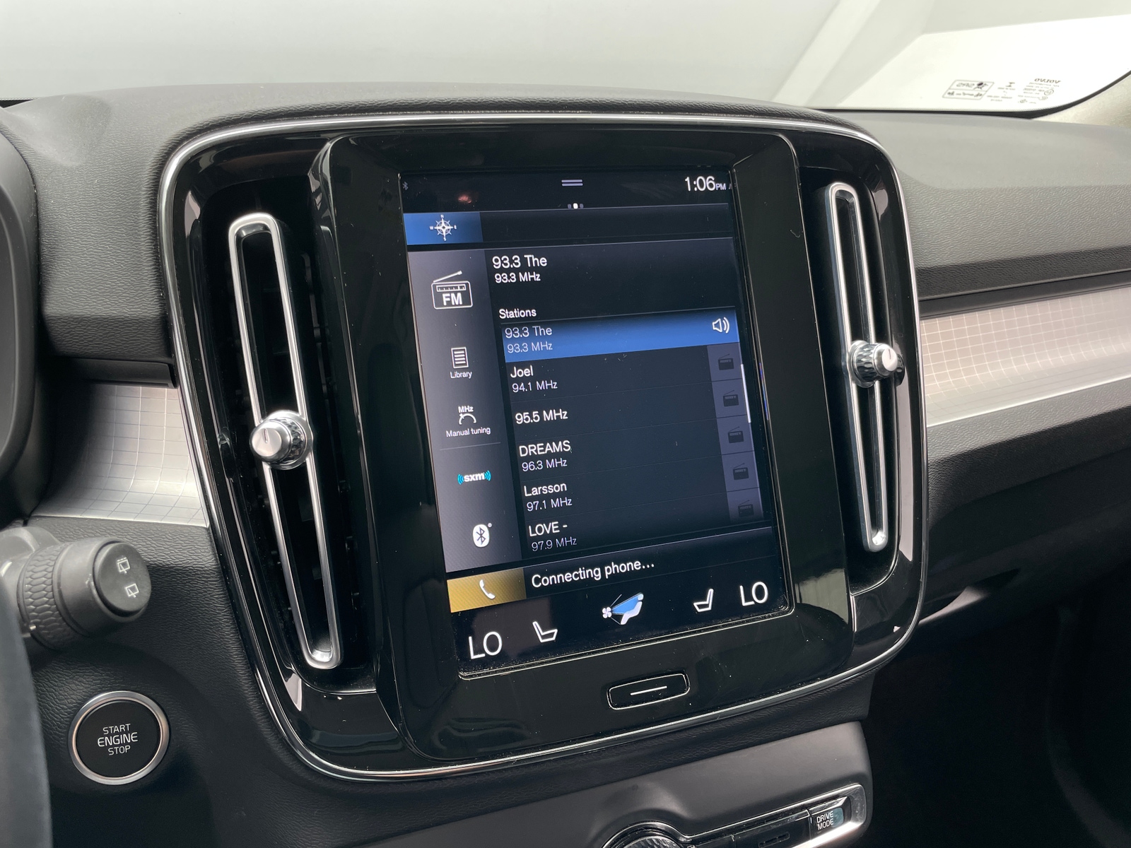 Thumbnail: 2022 Volvo XC40 - 3