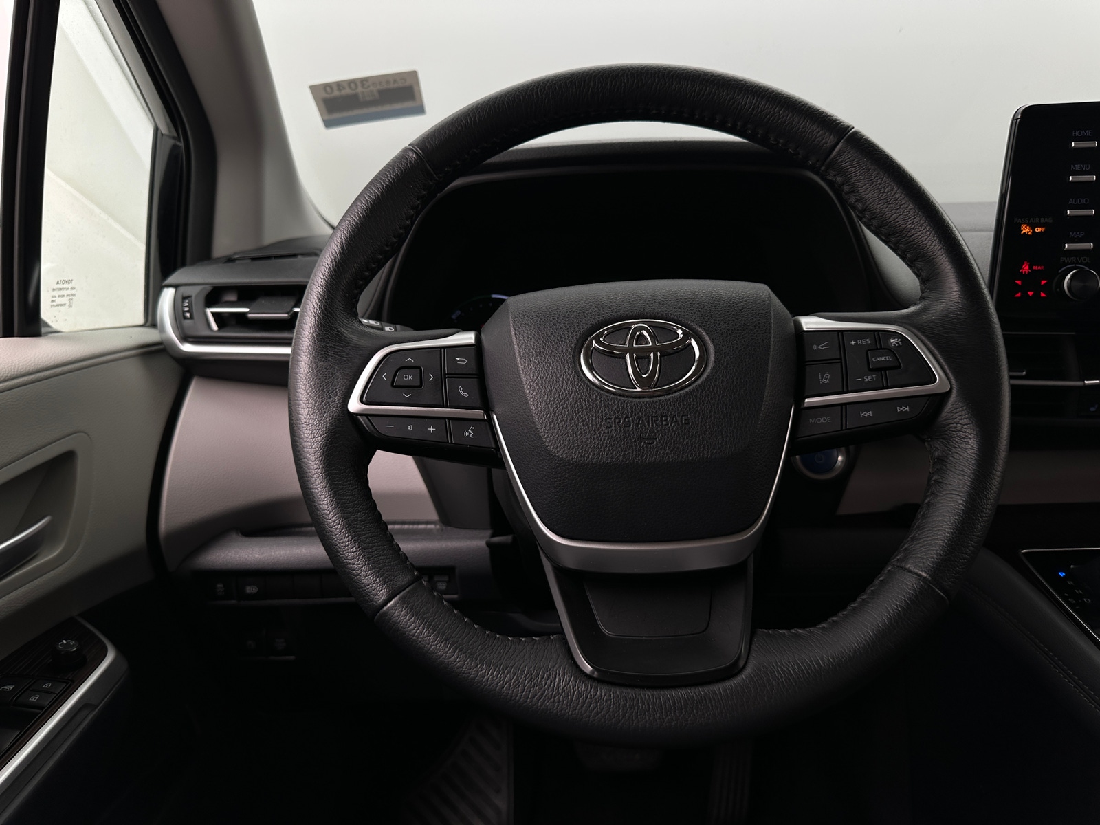 Thumbnail: 2022 Toyota Sienna - 4