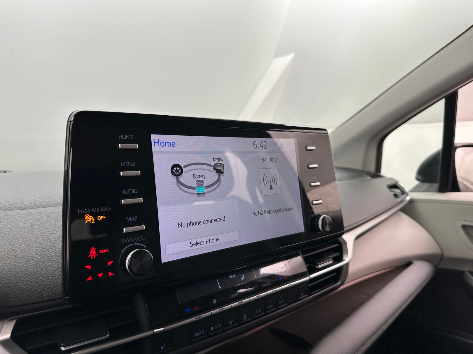 Thumbnail: 2022 Toyota Sienna - 3