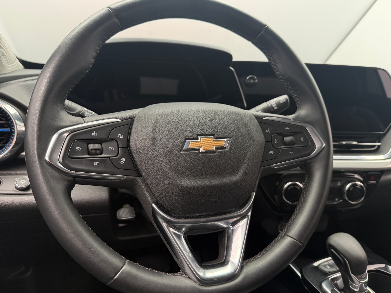 Thumbnail: 2025 Chevrolet Trax - 4