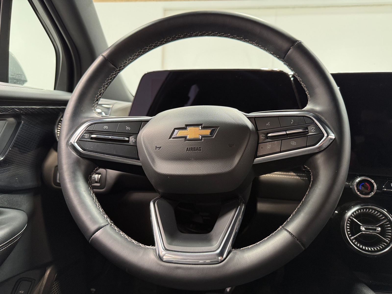 Thumbnail: 2024 Chevrolet Blazer EV - 4